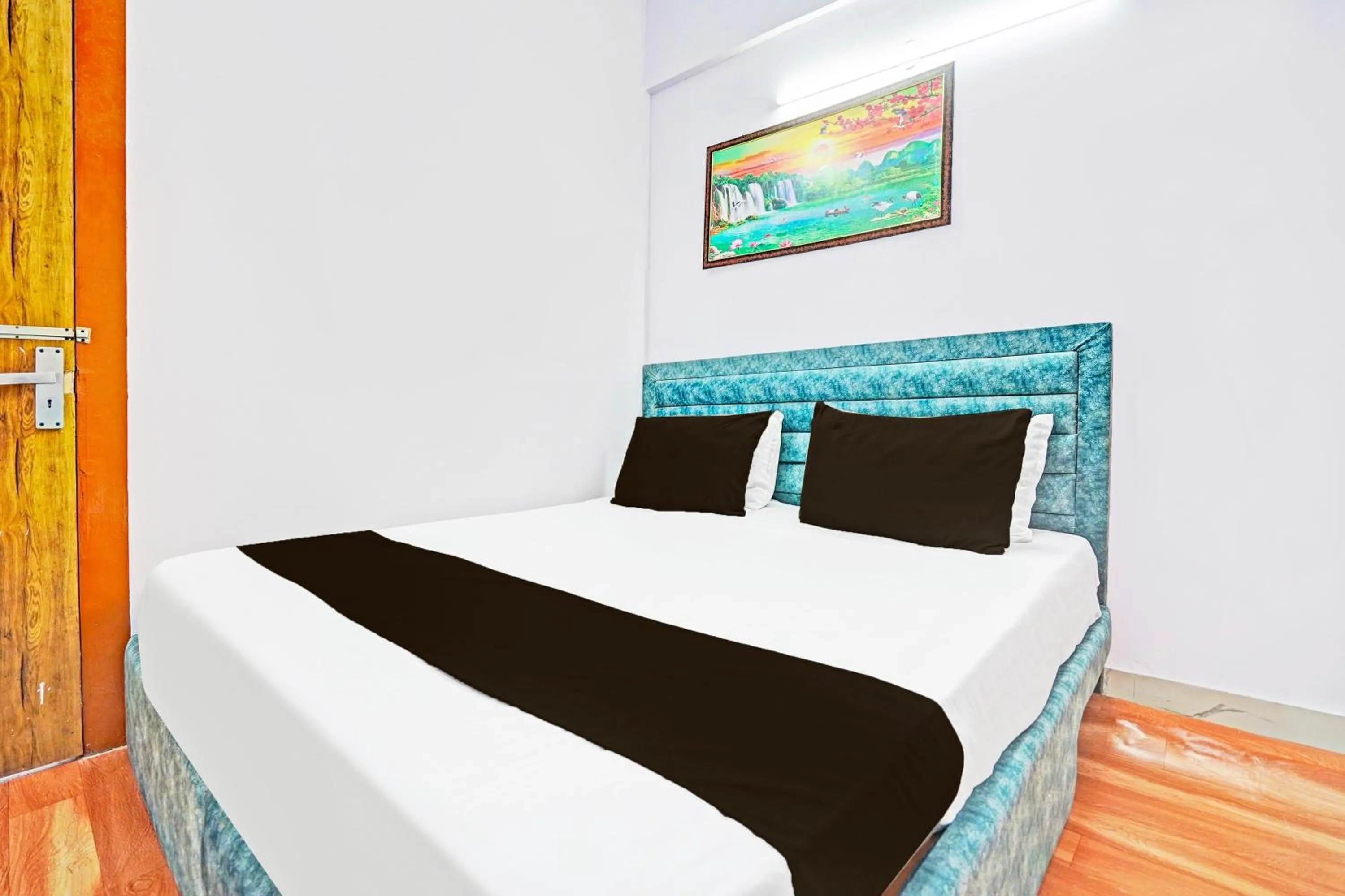 Bathroom, Bed in Super Hotel O Pacific Stay