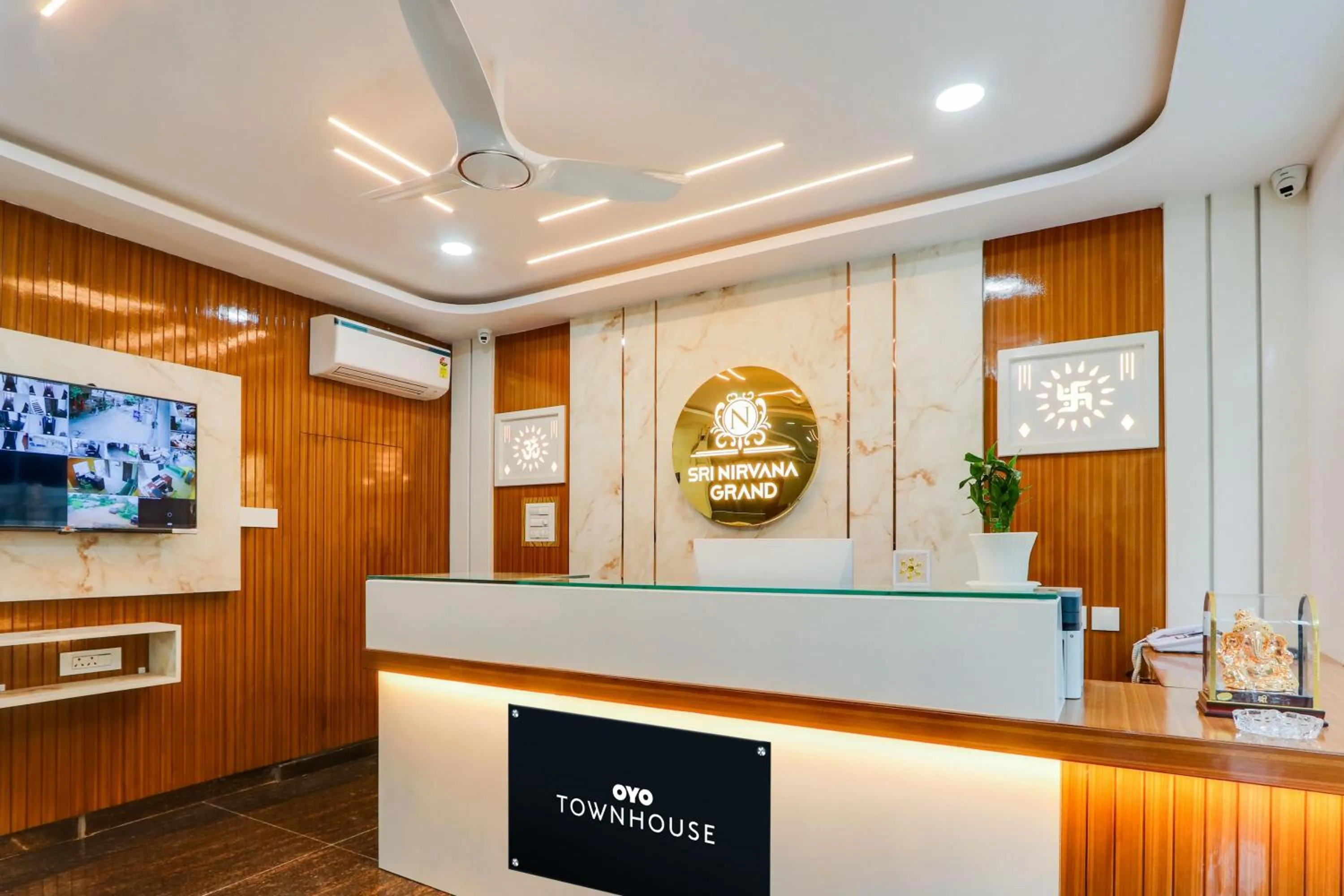Lobby or reception in Super Townhouse Sri Nirvana Grand