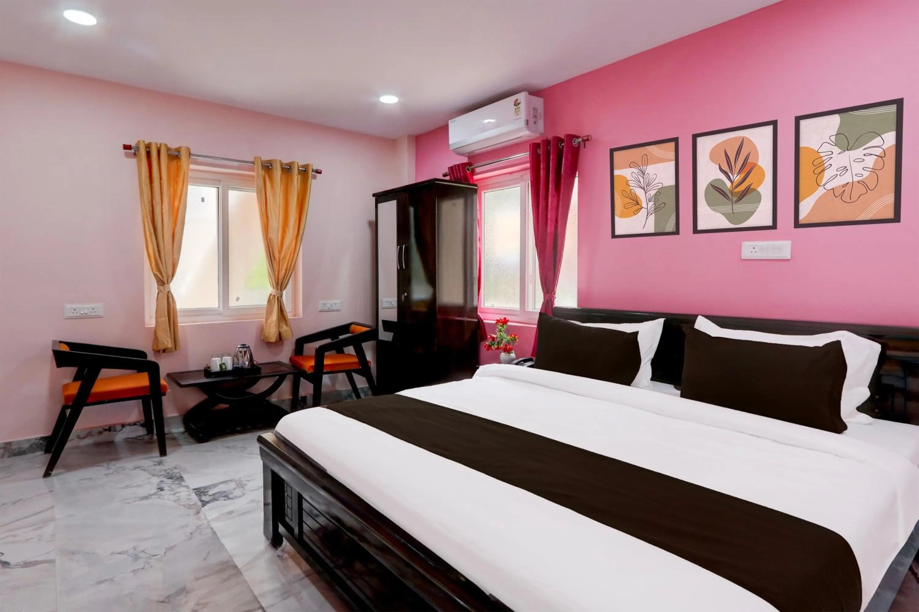 Bedroom, Bed in Hotel O Ss ome inn ultra luxury rooms