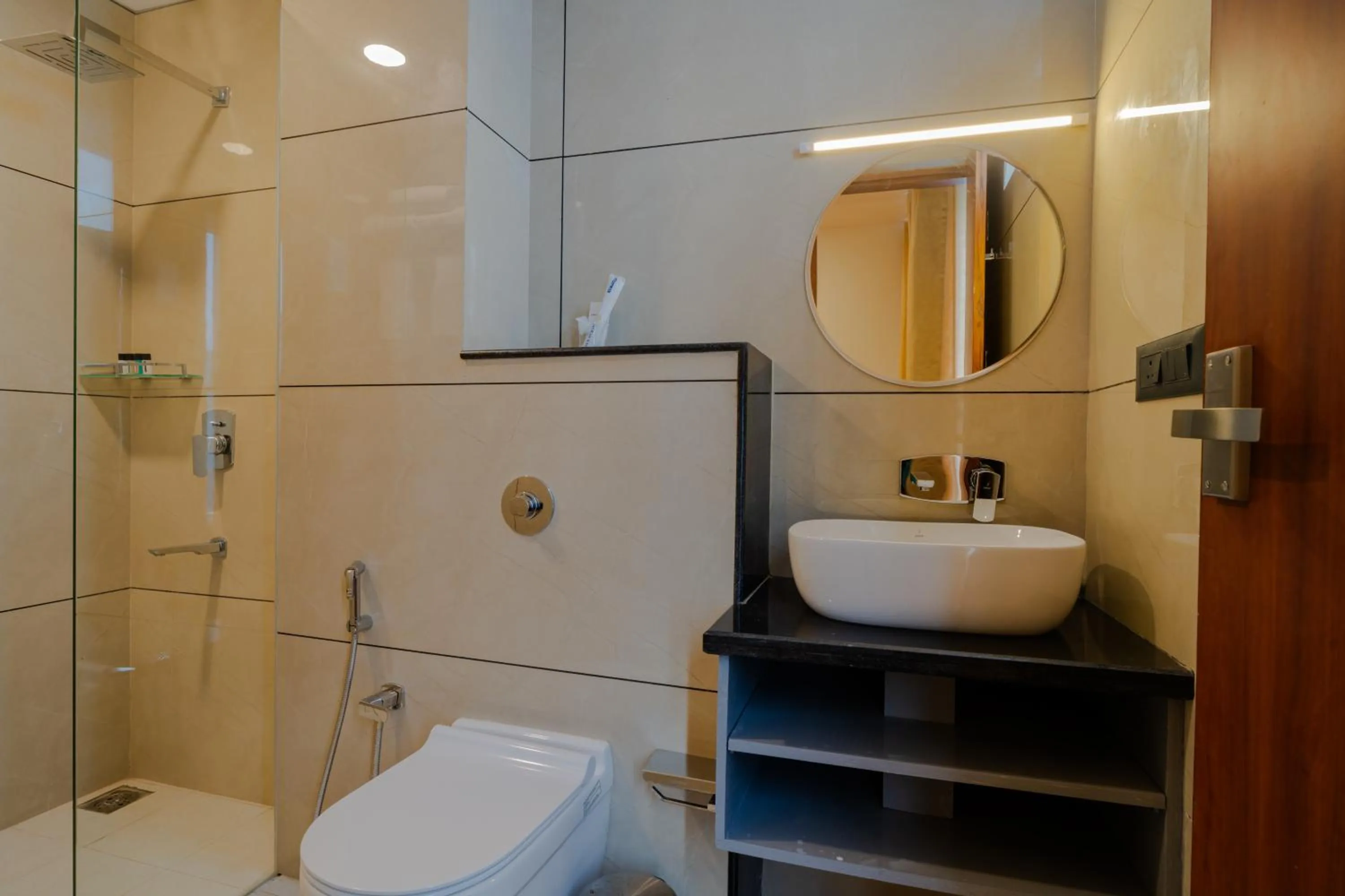 Shower in Alokah Kashi