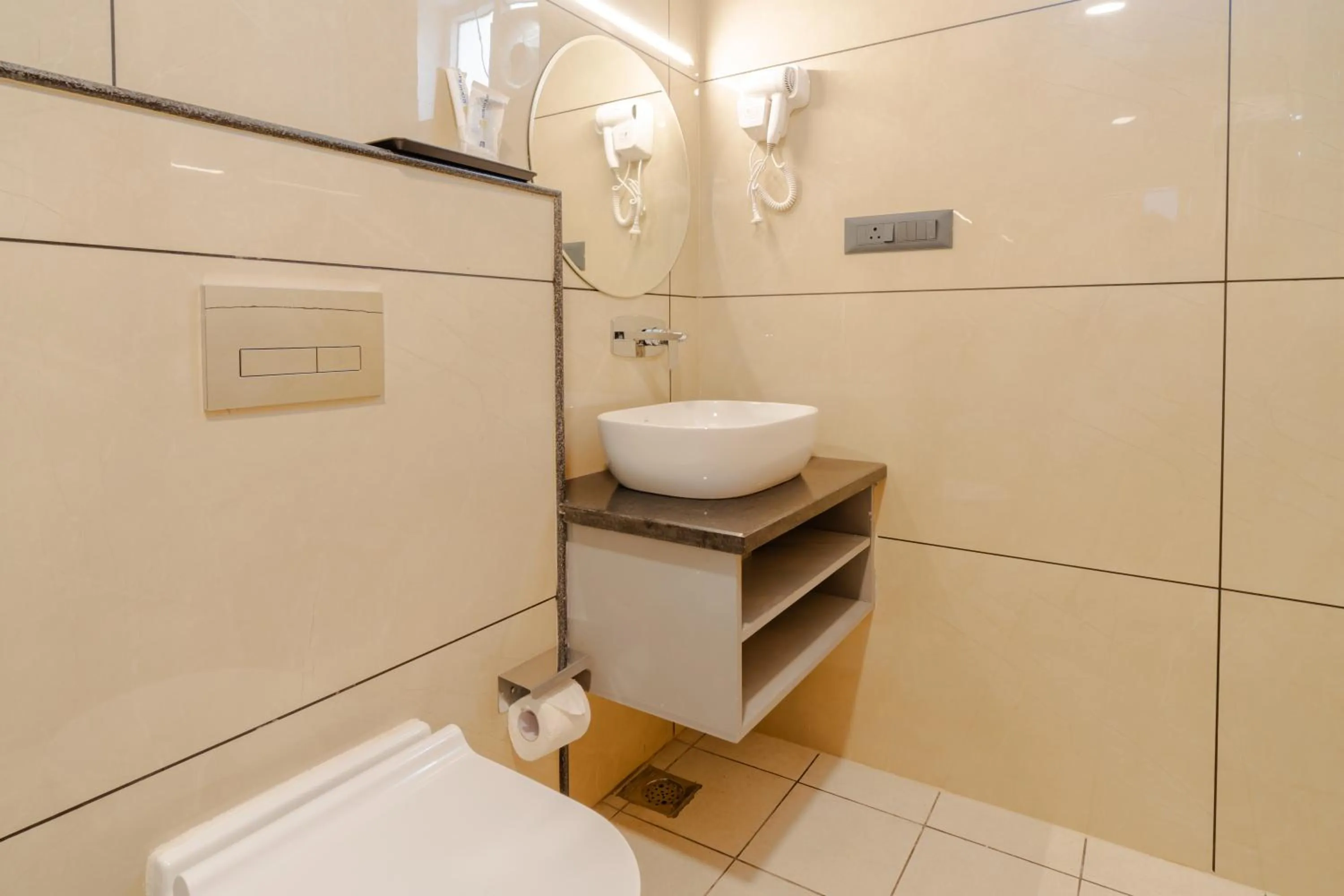 Shower in Alokah Kashi