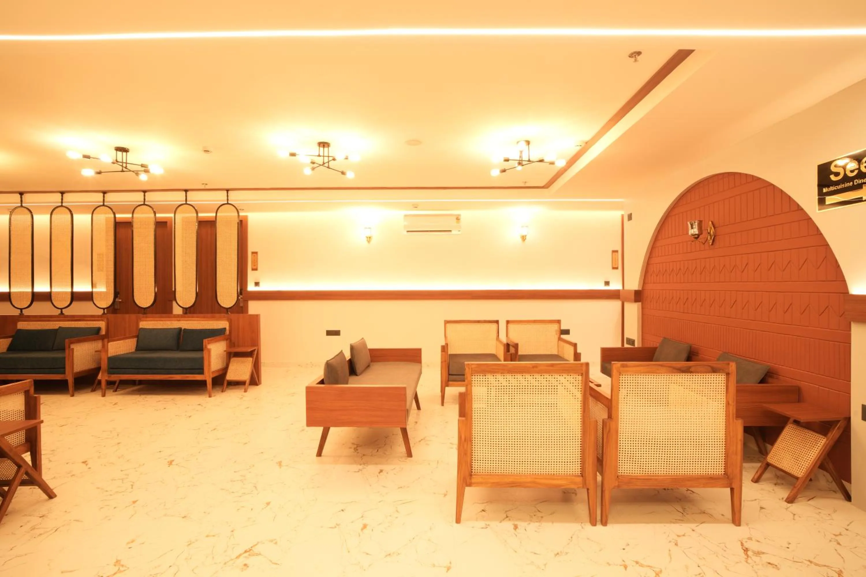 Lobby or reception in Alokah Kashi