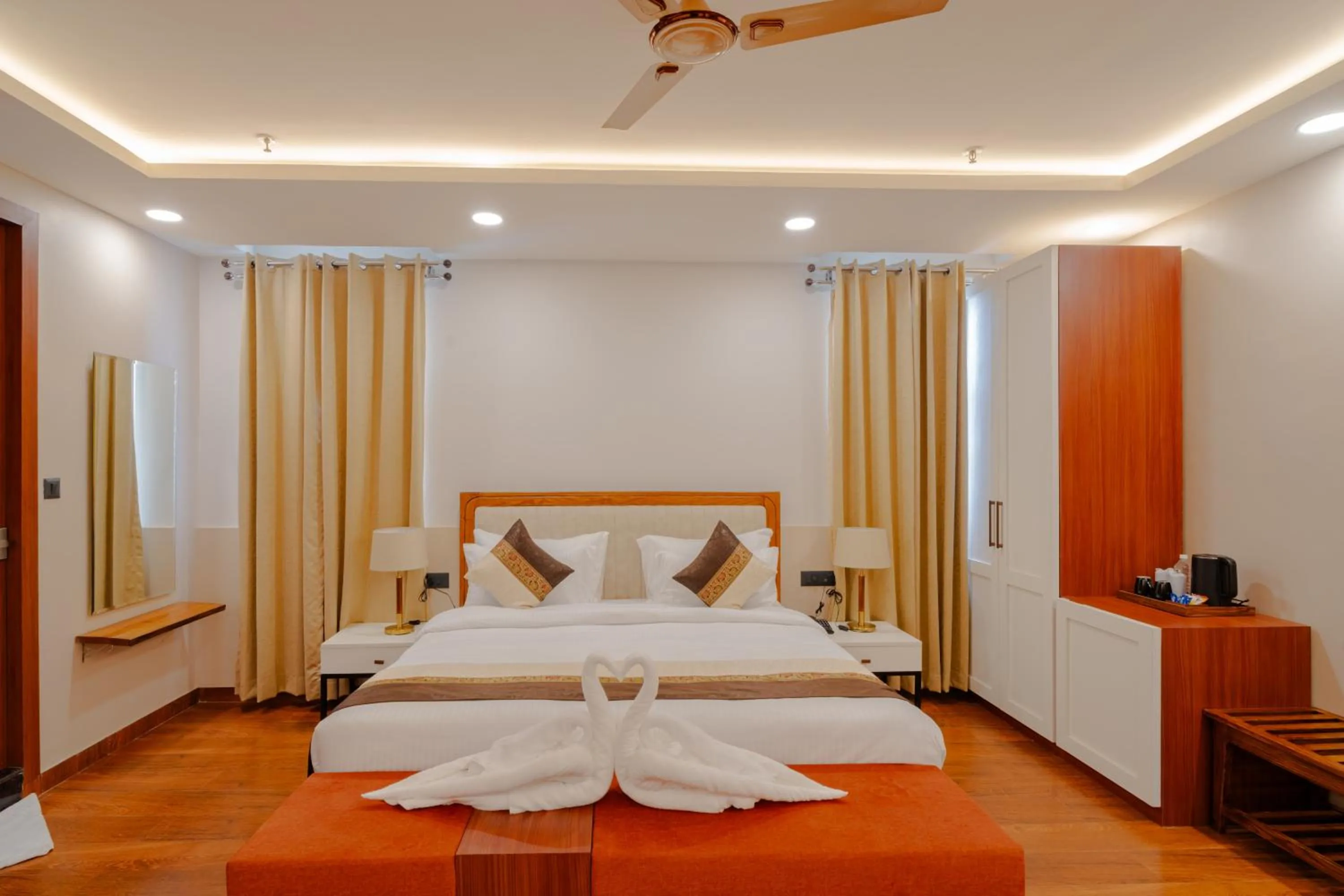 Photo of the whole room, Bed in Alokah Kashi