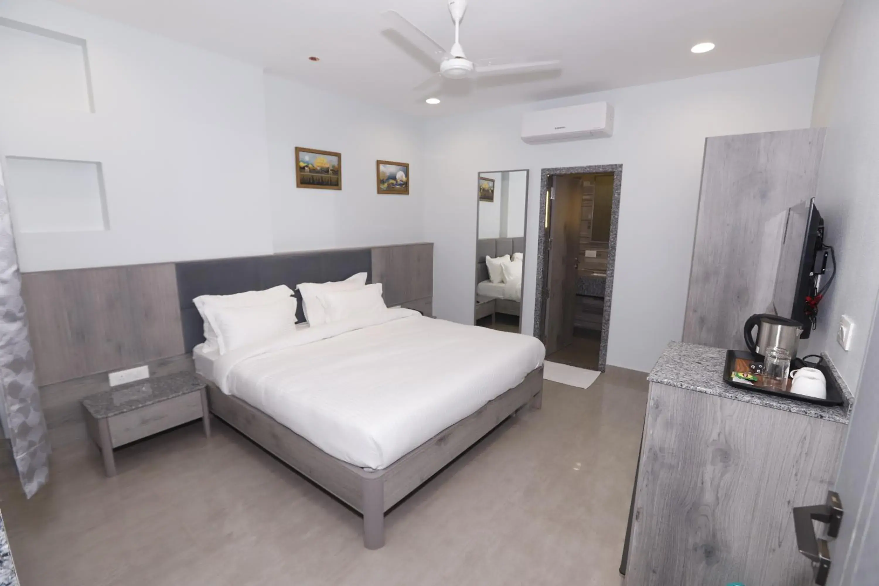 Deluxe Room - single occupancy in The Byke Boutique - Amra Oasis Osian Deluxe Room - single occupancy in The Byke Boutique - Amra Oasis Osian
