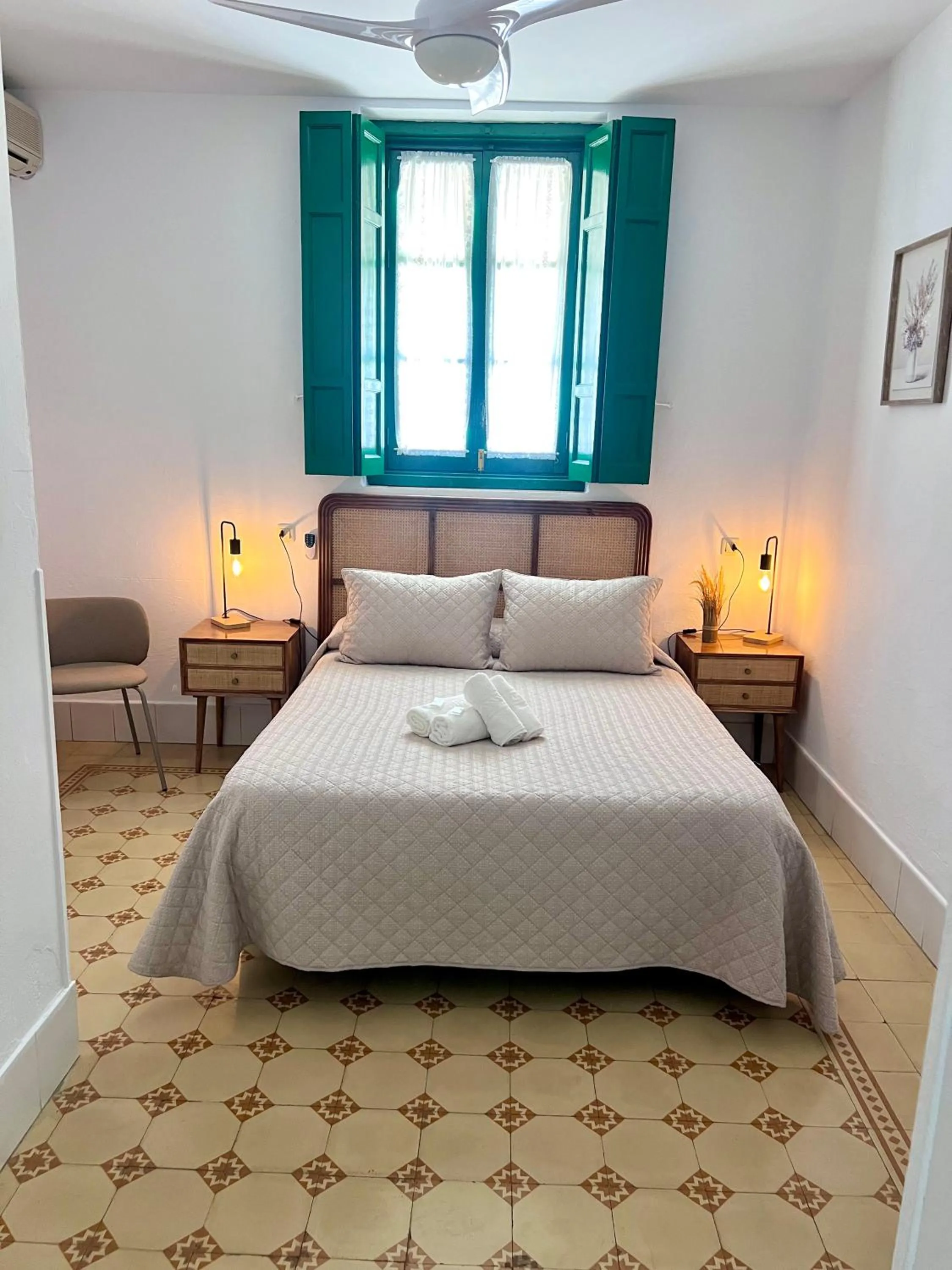 Bedroom, Bed in Hostal El Faro