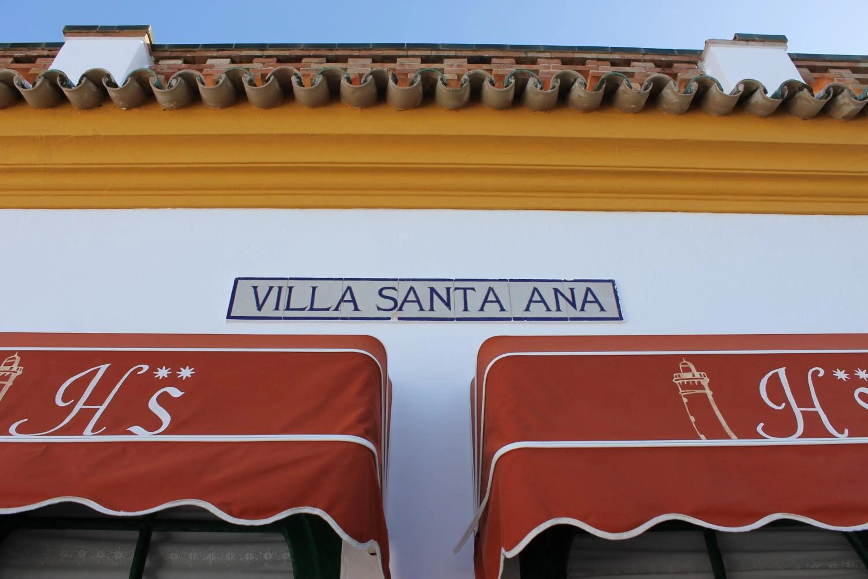 Property building in Hostal El Faro