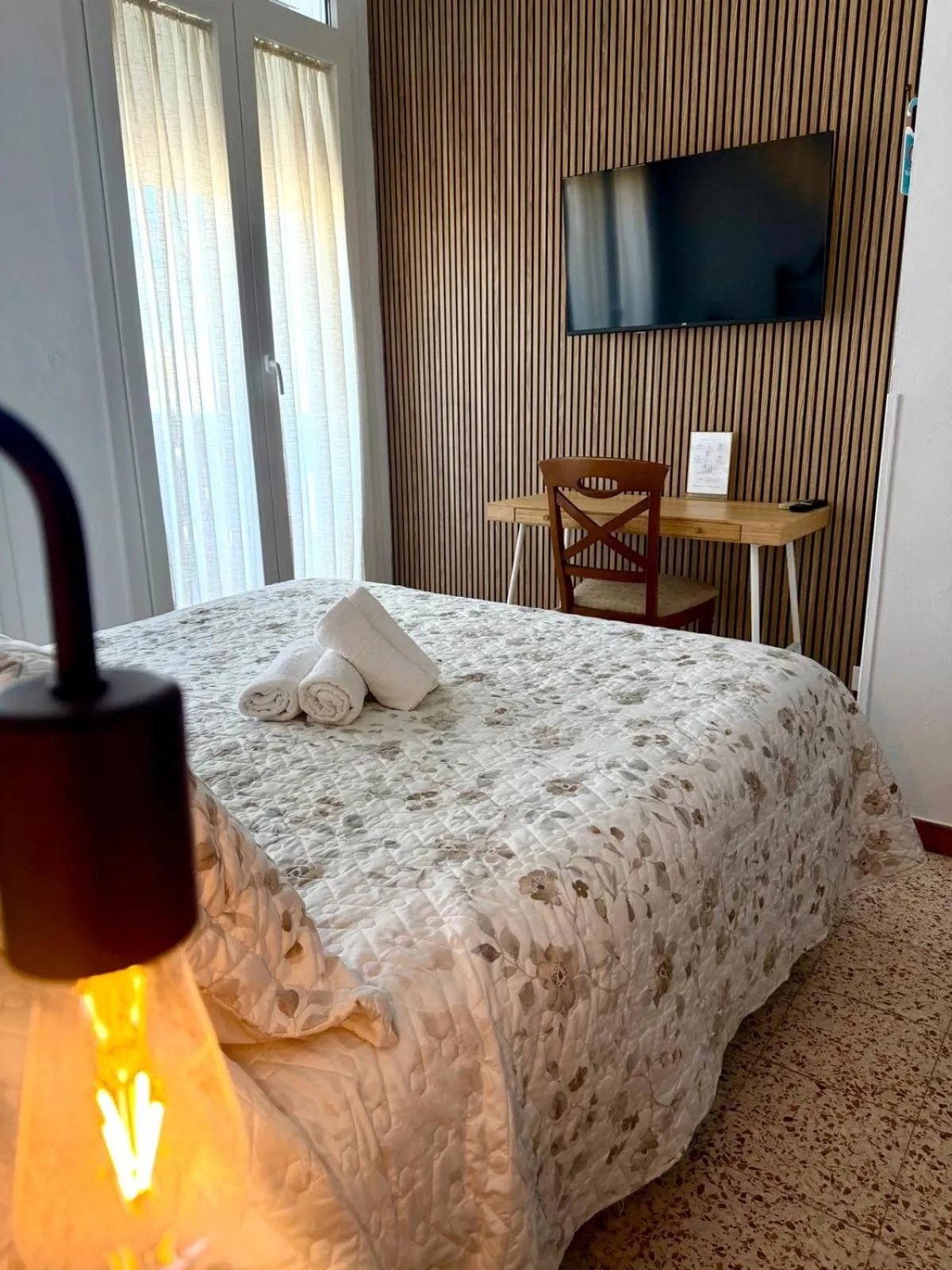 TV and multimedia, Bed in Hostal El Faro