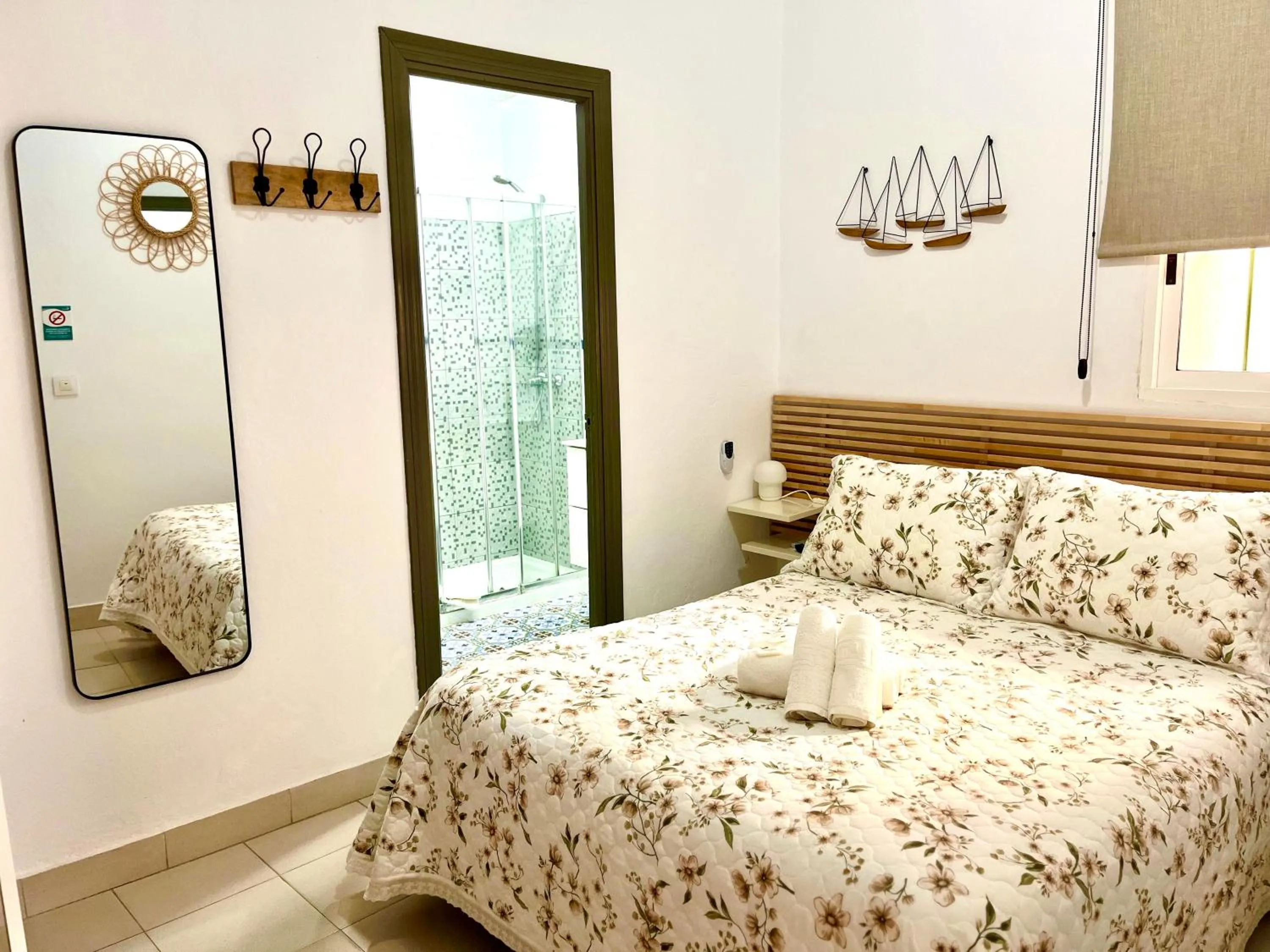 Photo of the whole room, Bed in Hostal El Faro