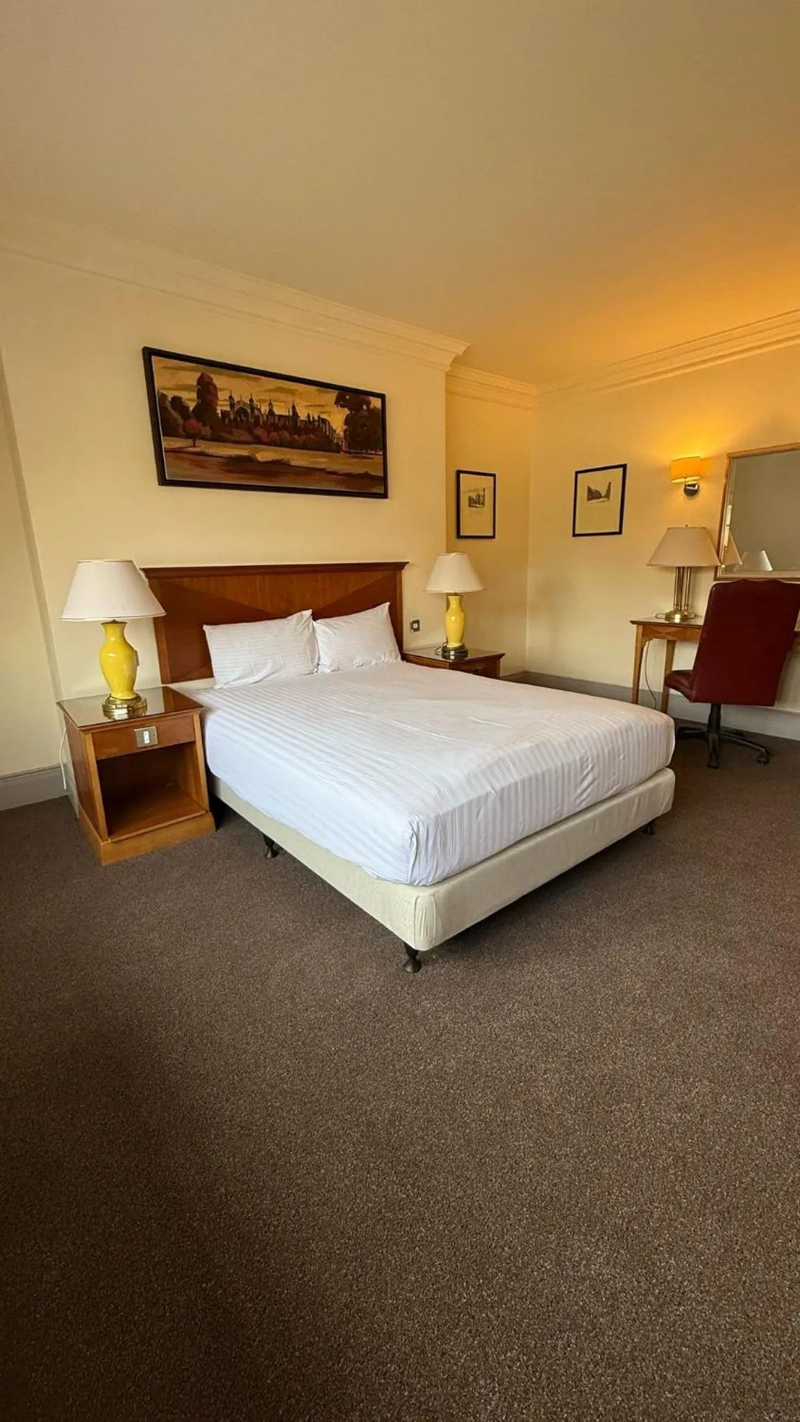 Bed in Harte & Garter