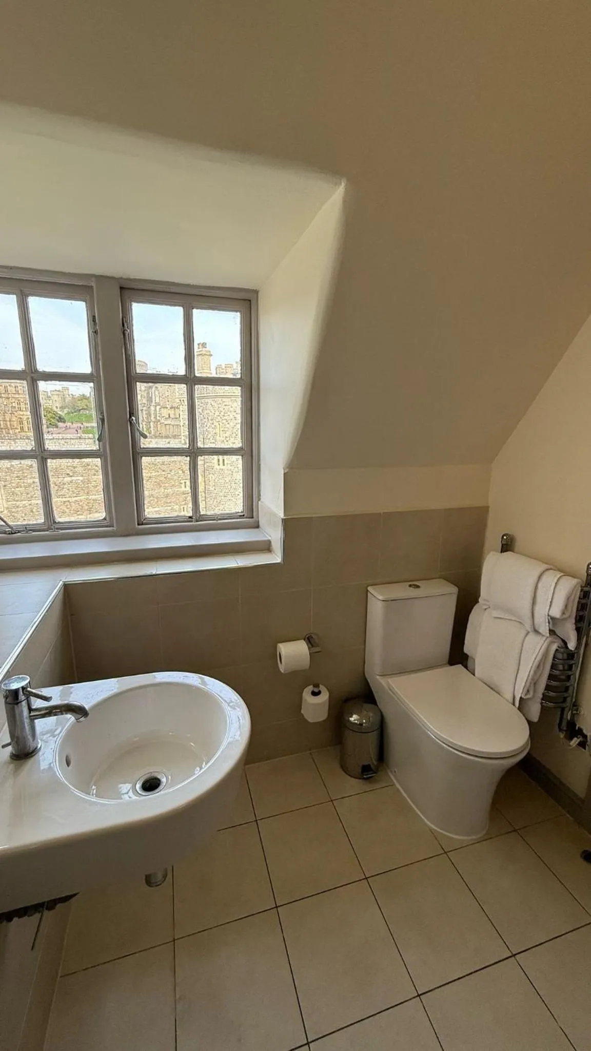 Toilet in Harte & Garter