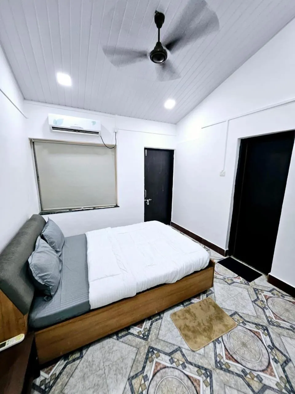 Bedroom, Bed in Don's Villa - Lonavala