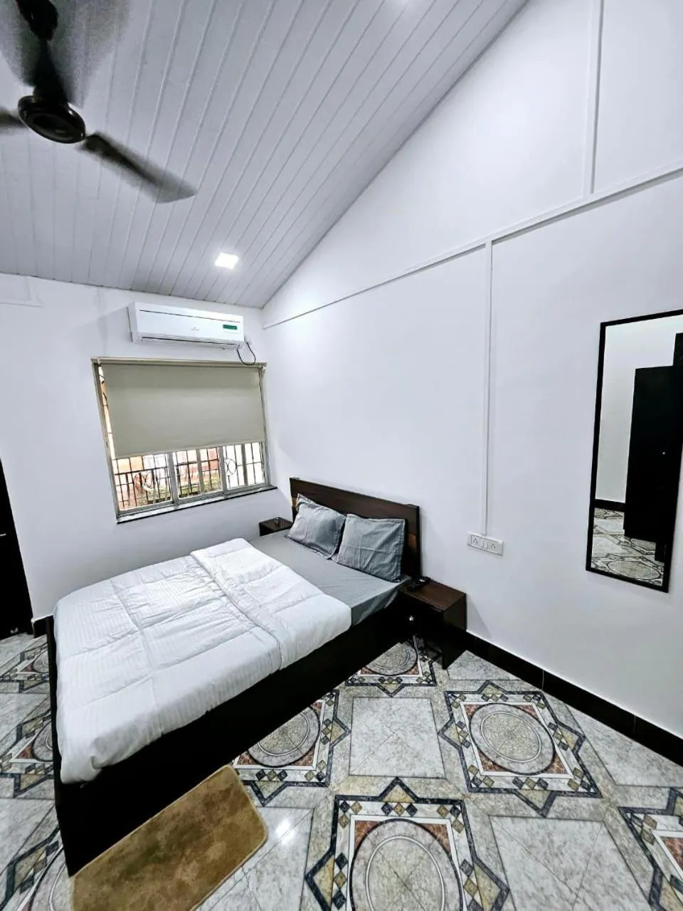 Bedroom, Bed in Don's Villa - Lonavala