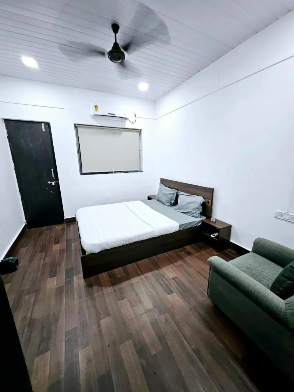 Bedroom, Bed in Don's Villa - Lonavala