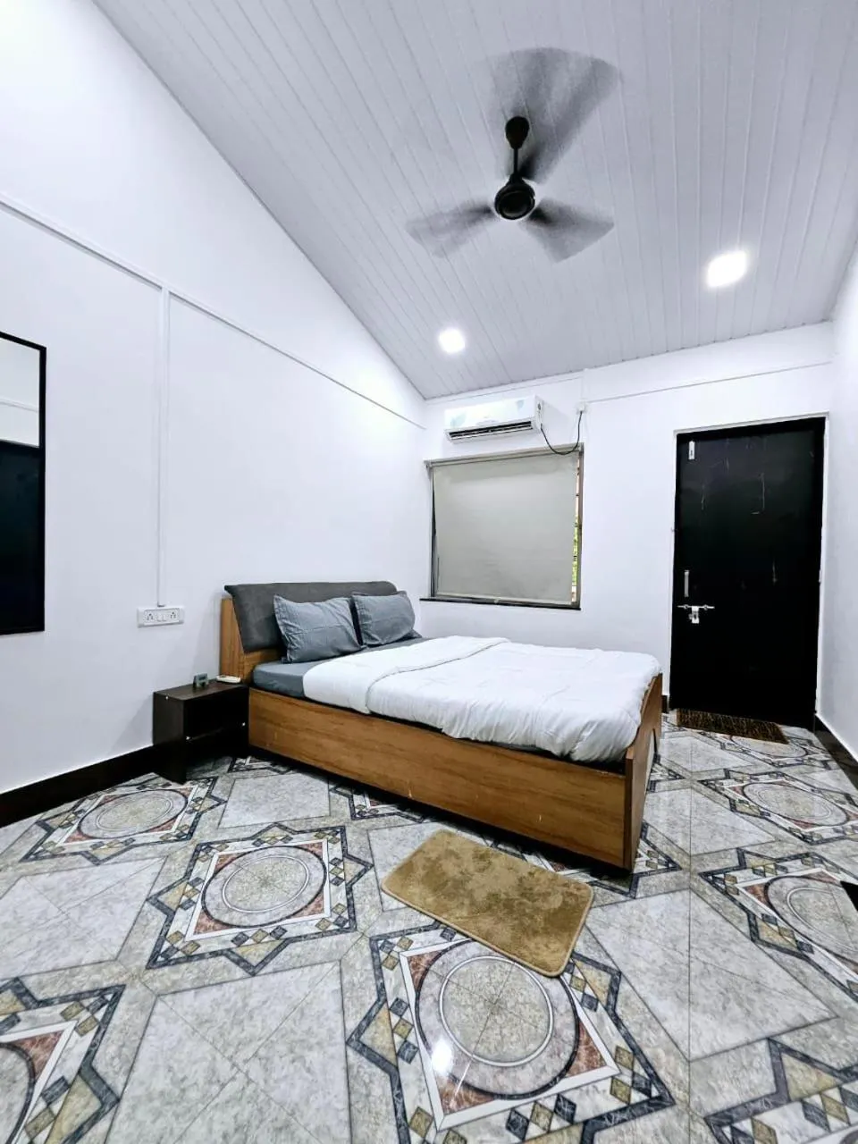 Bedroom, Bed in Don's Villa - Lonavala
