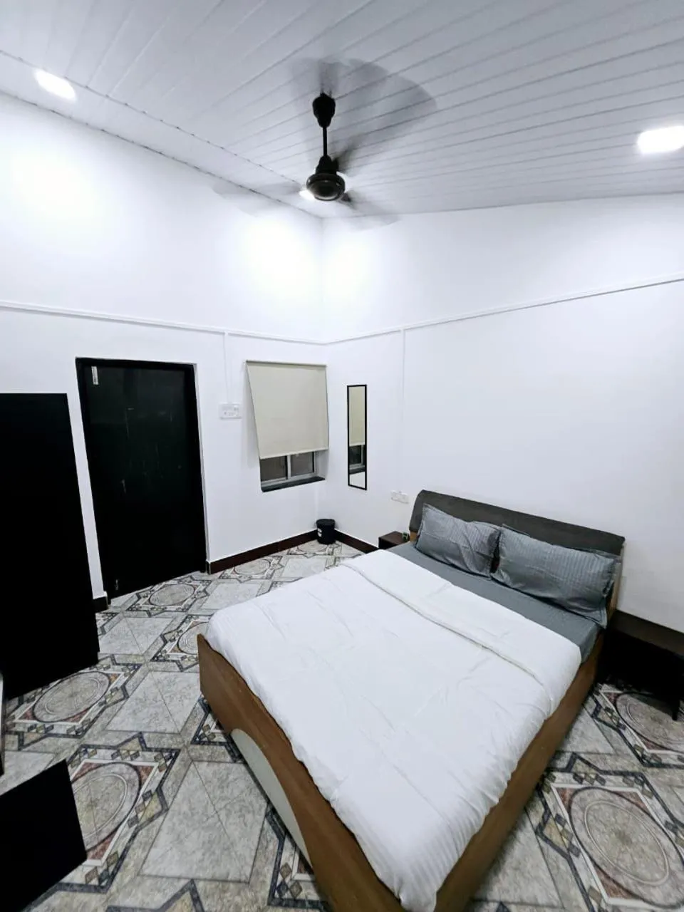 Bedroom, Bed in Don's Villa - Lonavala