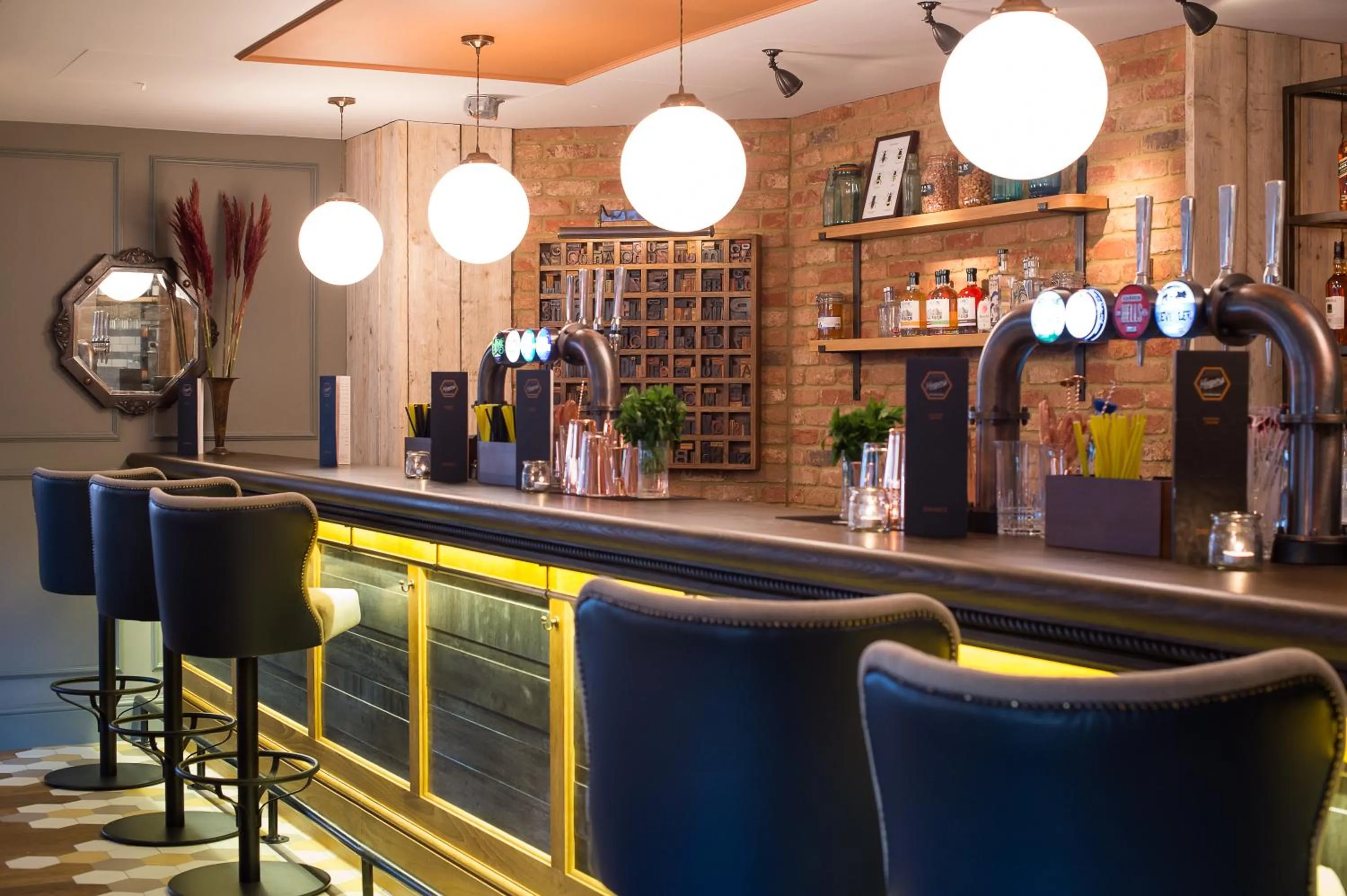 Food and drinks in Mercure Oxford Eastgate Hotel