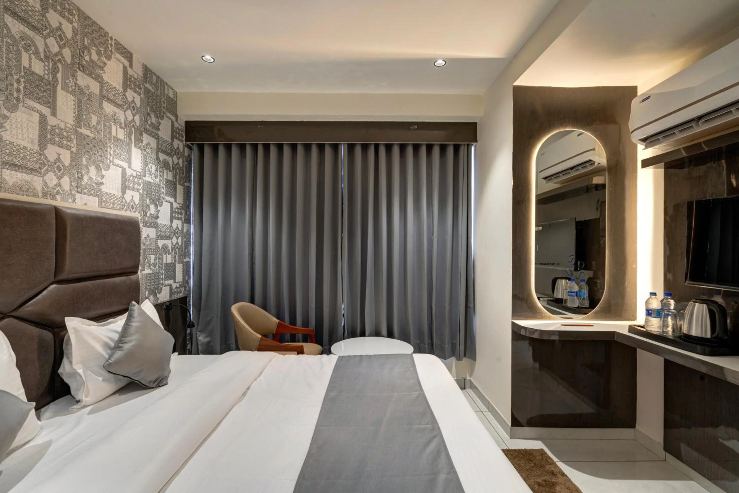 Hotel Shrimad Villa Gandhinagar