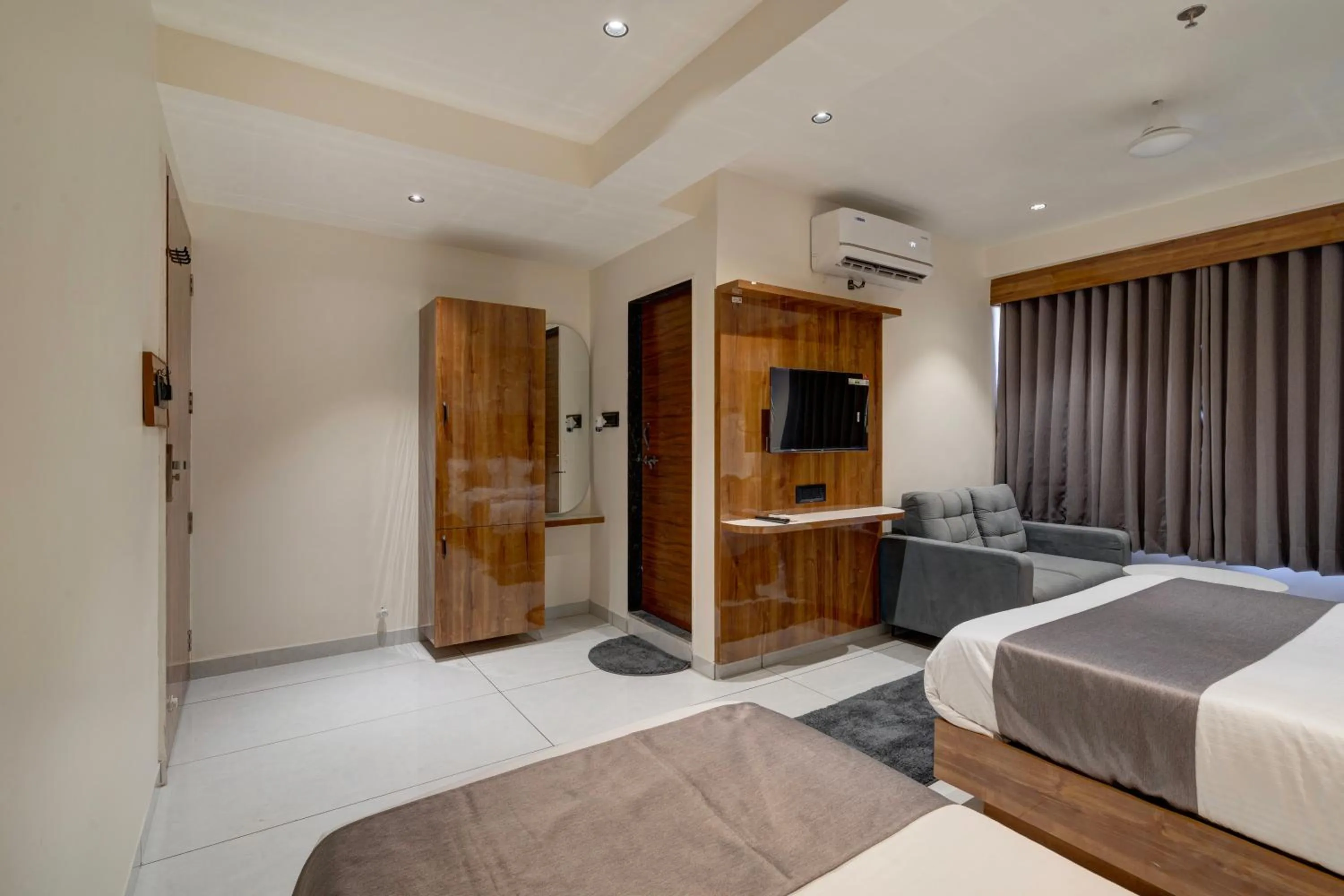 Hotel Shrimad Villa Gandhinagar