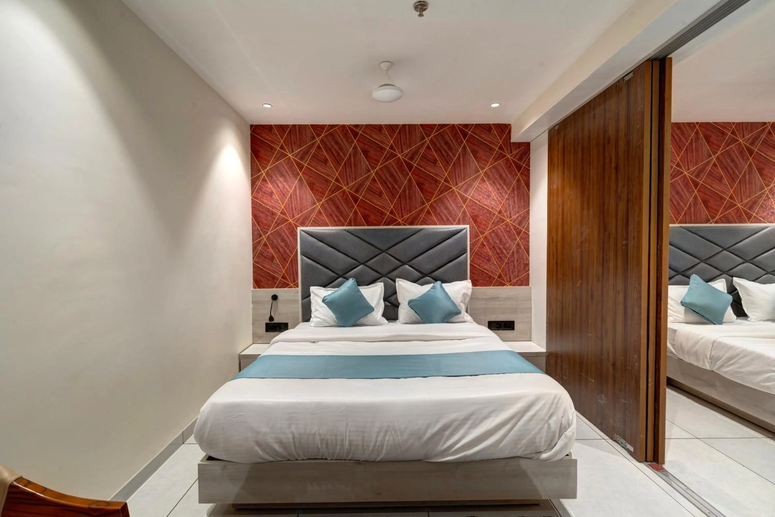 Hotel Shrimad Villa Gandhinagar