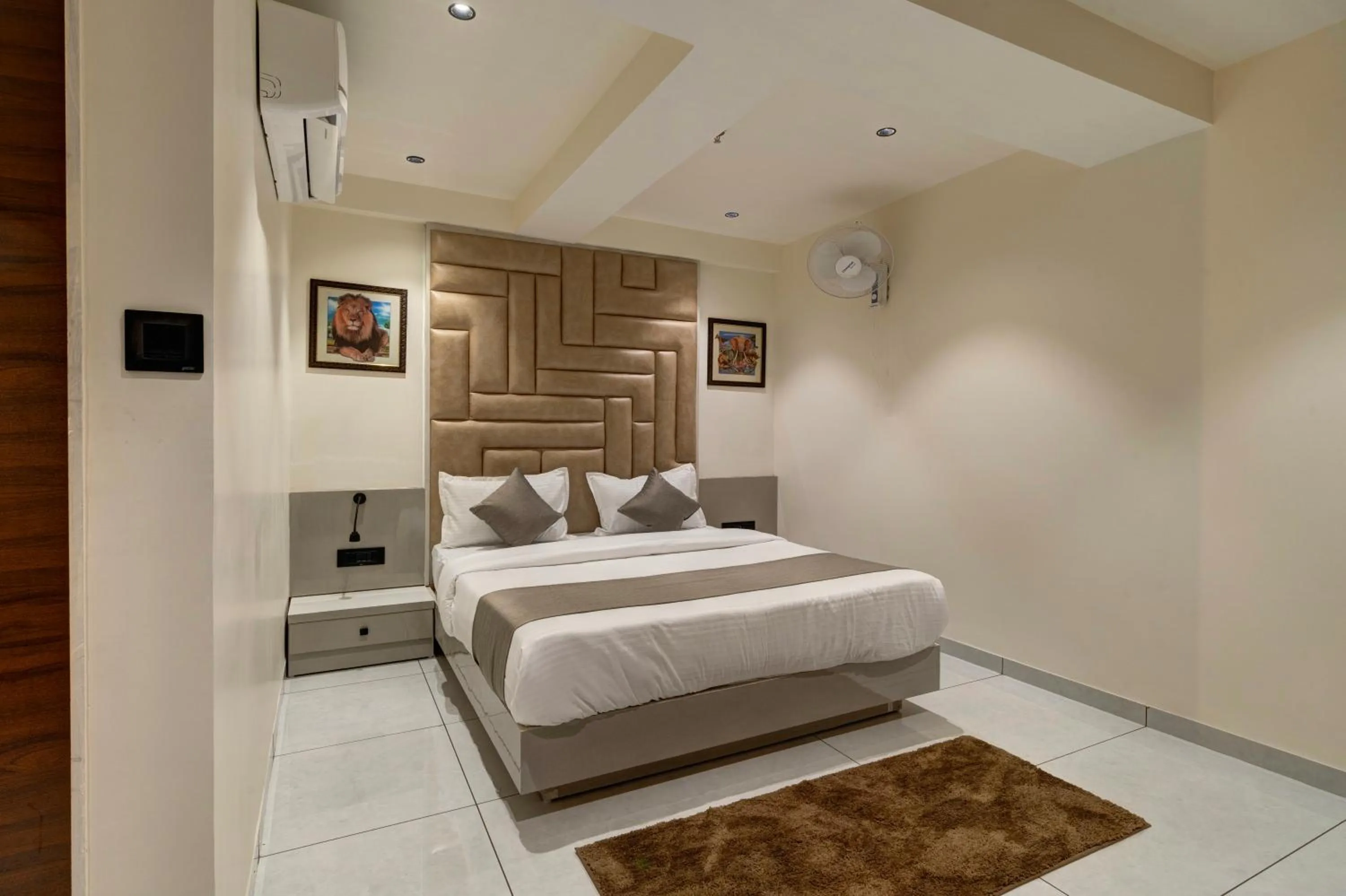 Hotel Shrimad Villa Gandhinagar