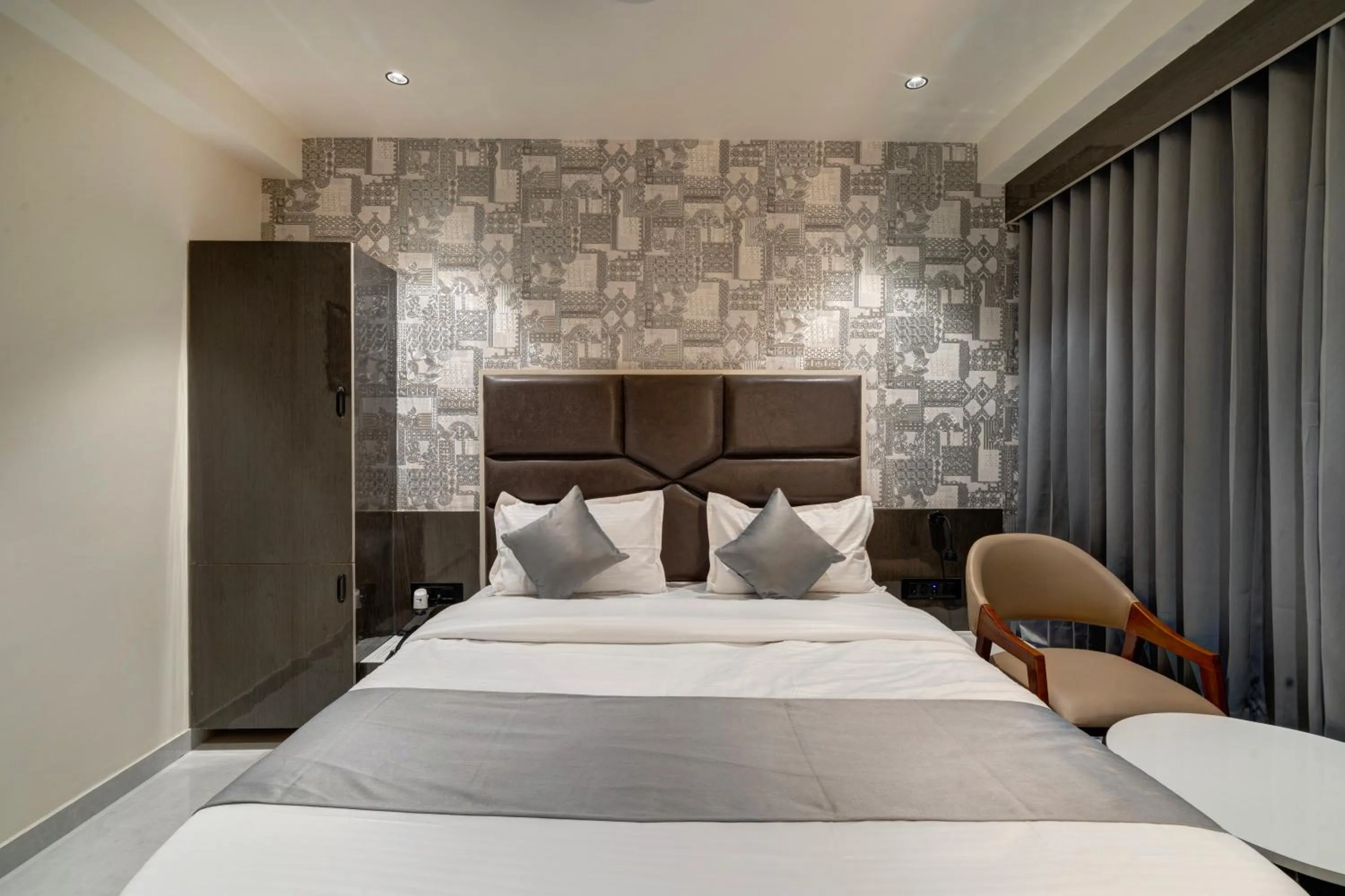 Hotel Shrimad Villa Gandhinagar