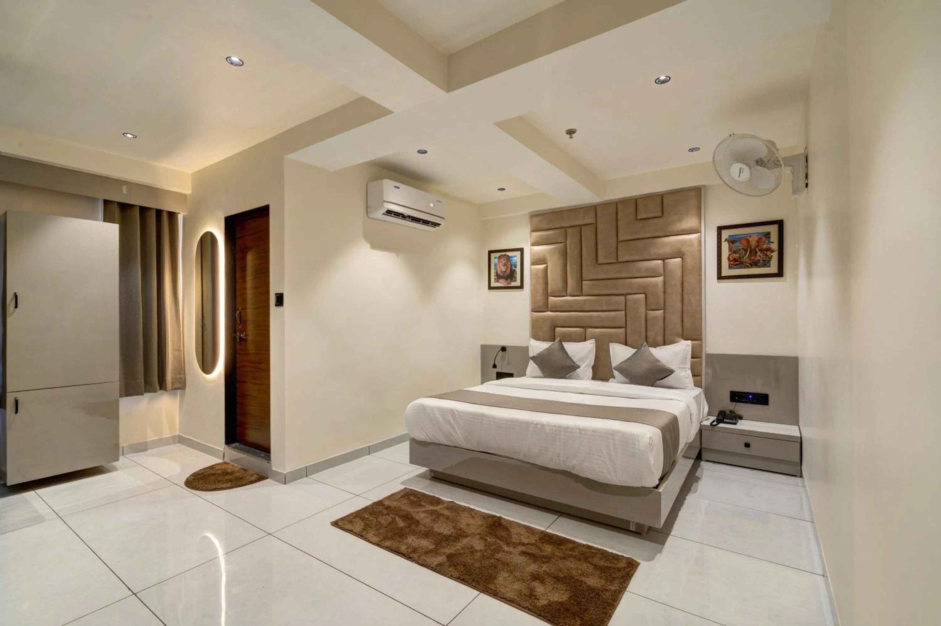 Hotel Shrimad Villa Gandhinagar