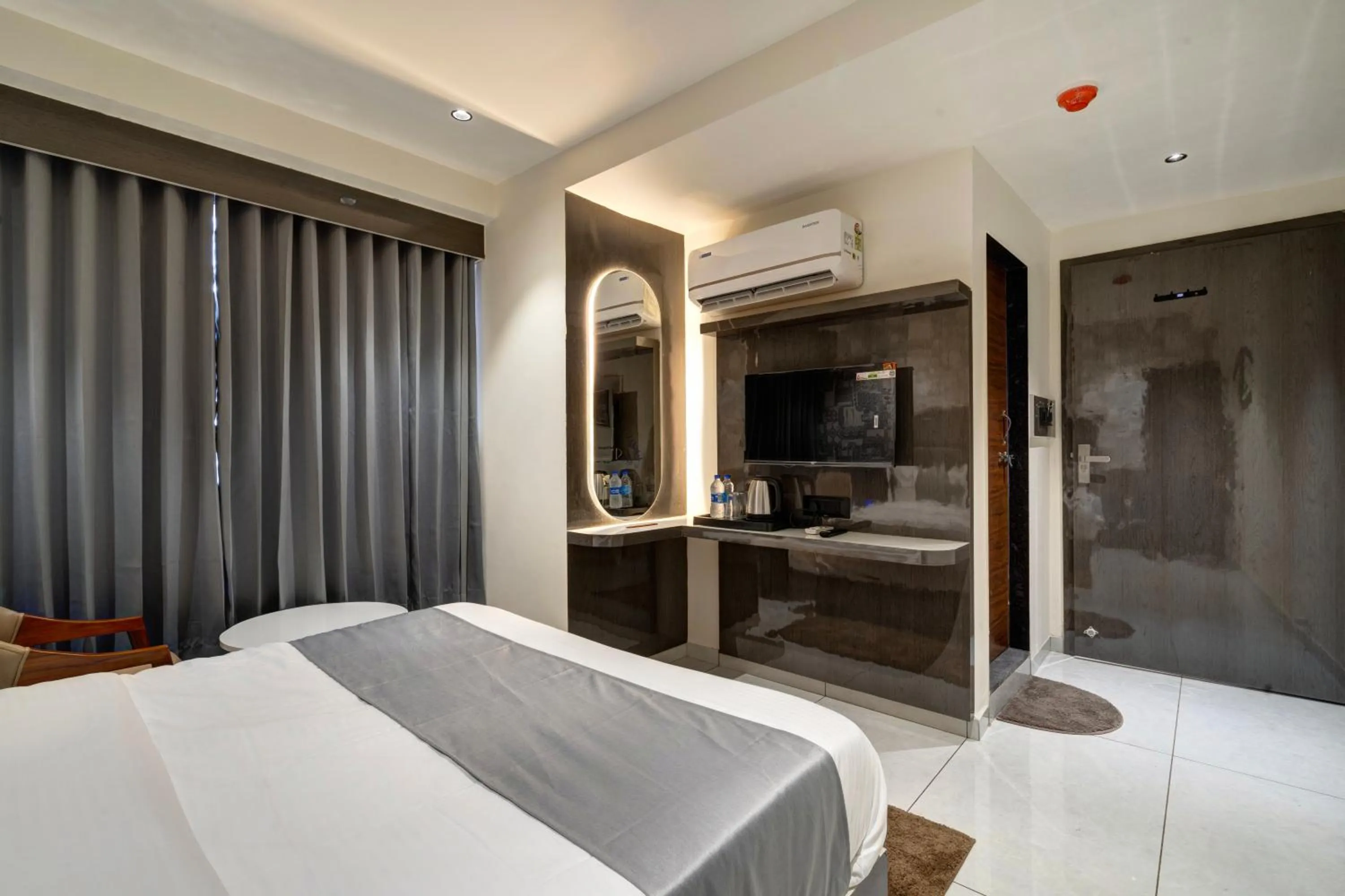 Hotel Shrimad Villa Gandhinagar