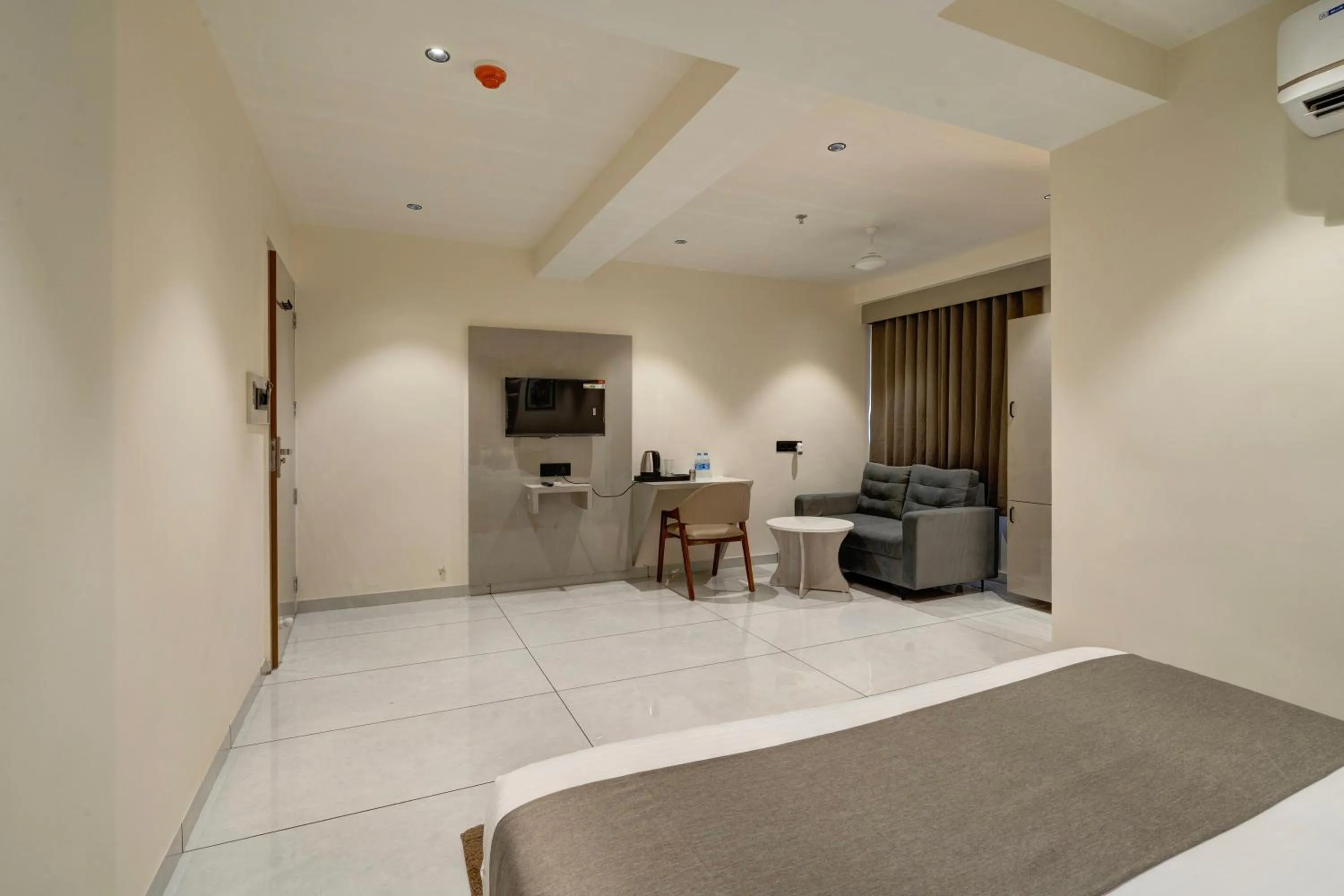 Hotel Shrimad Villa Gandhinagar