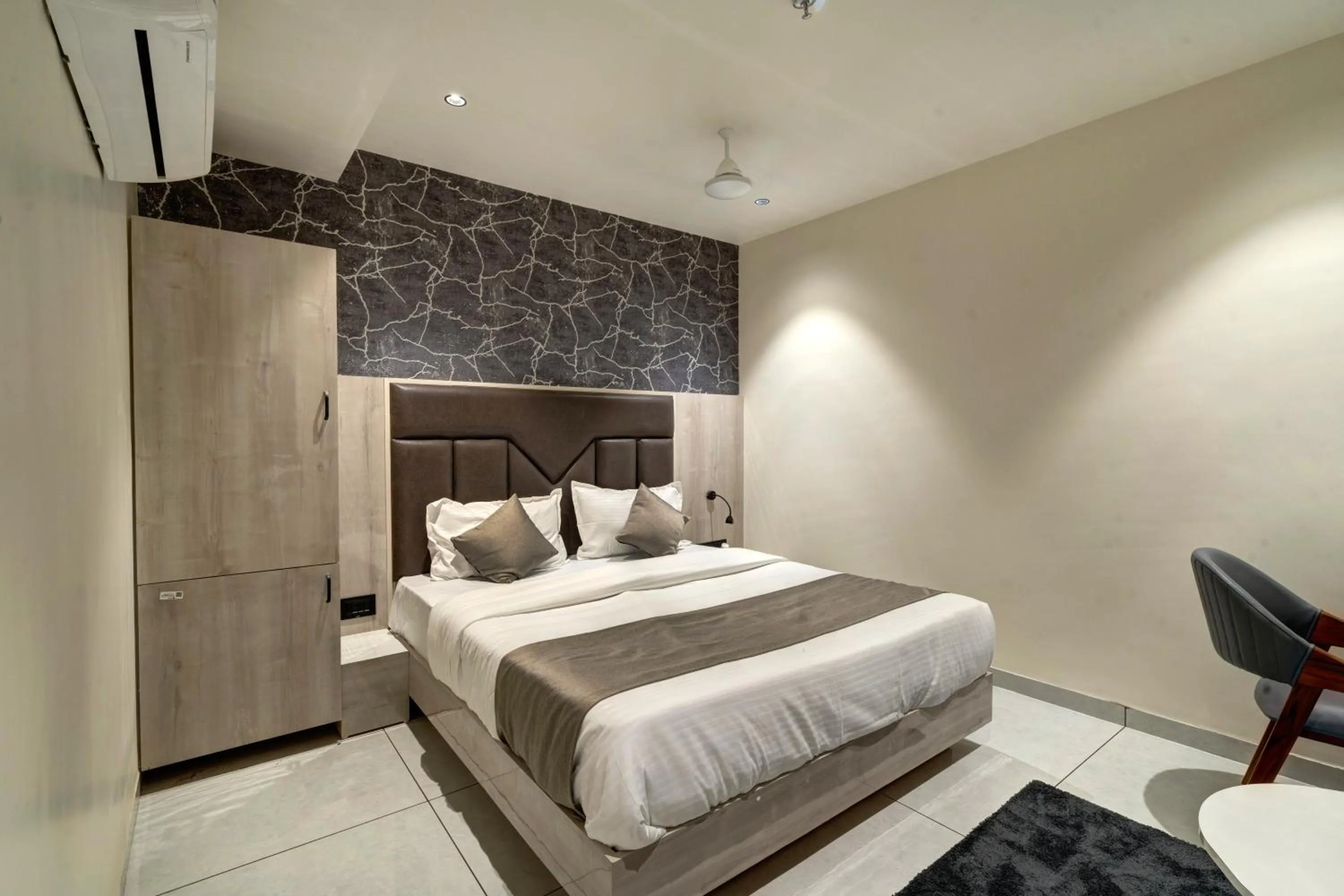 Hotel Shrimad Villa Gandhinagar