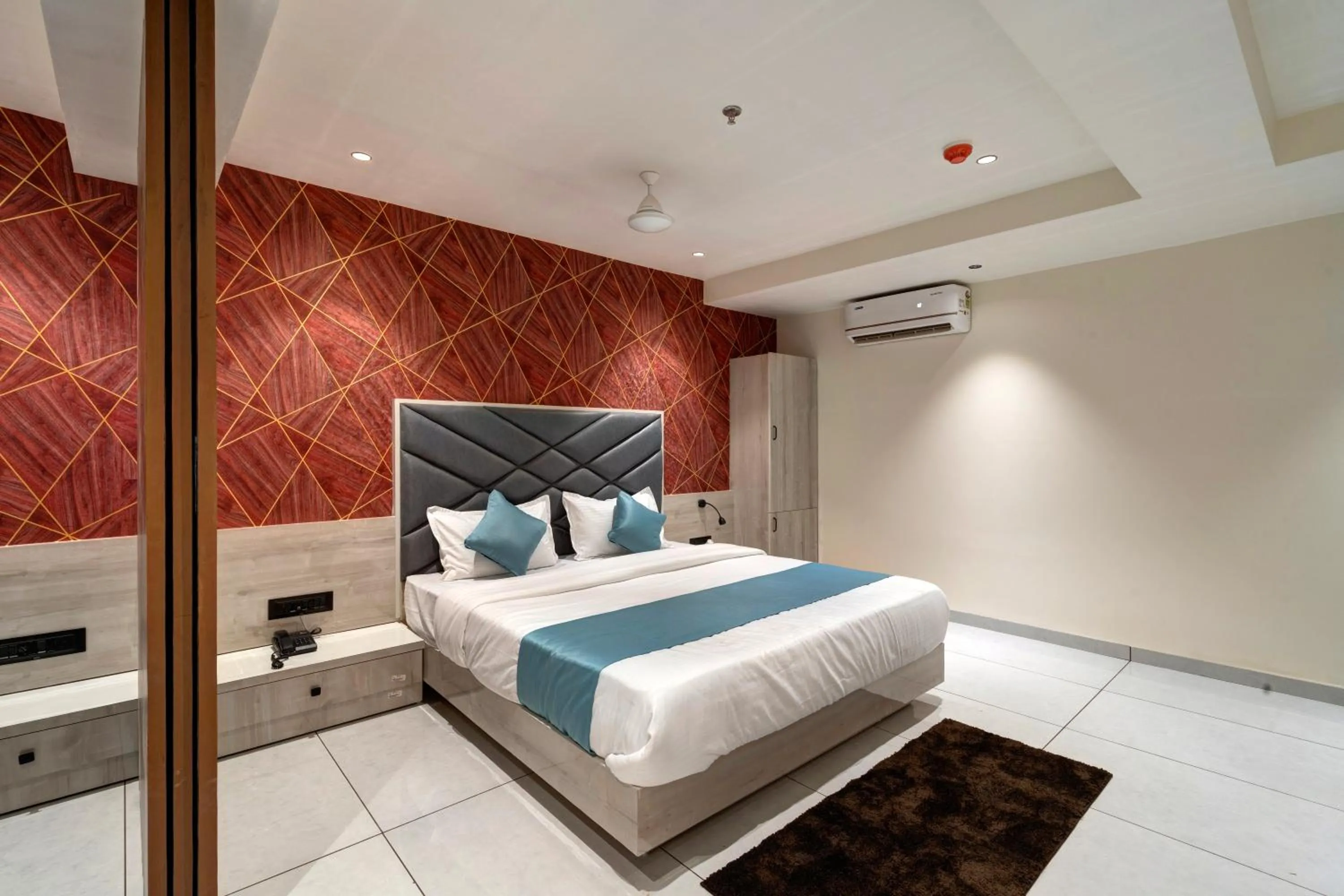 Hotel Shrimad Villa Gandhinagar