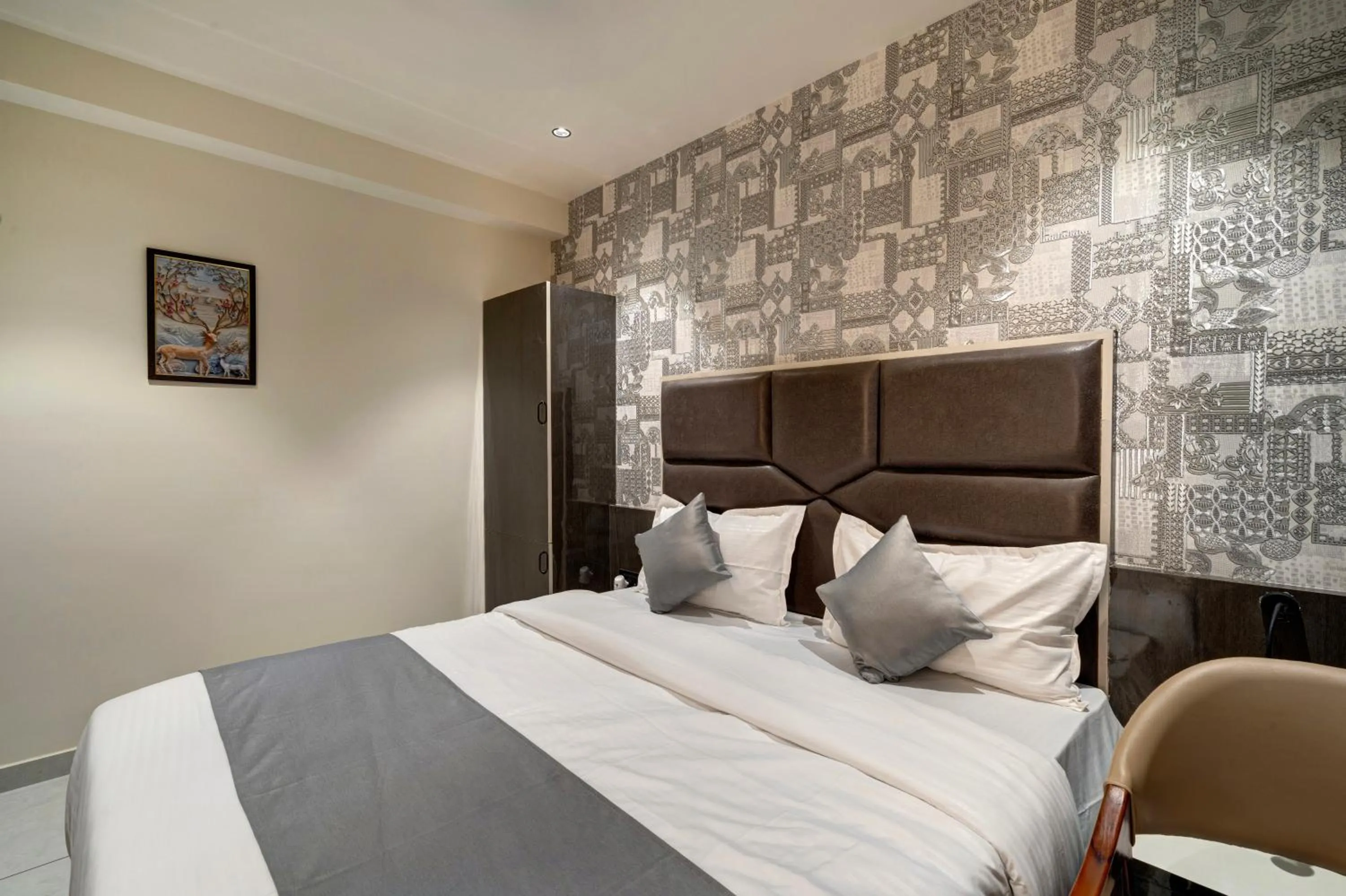 Hotel Shrimad Villa Gandhinagar