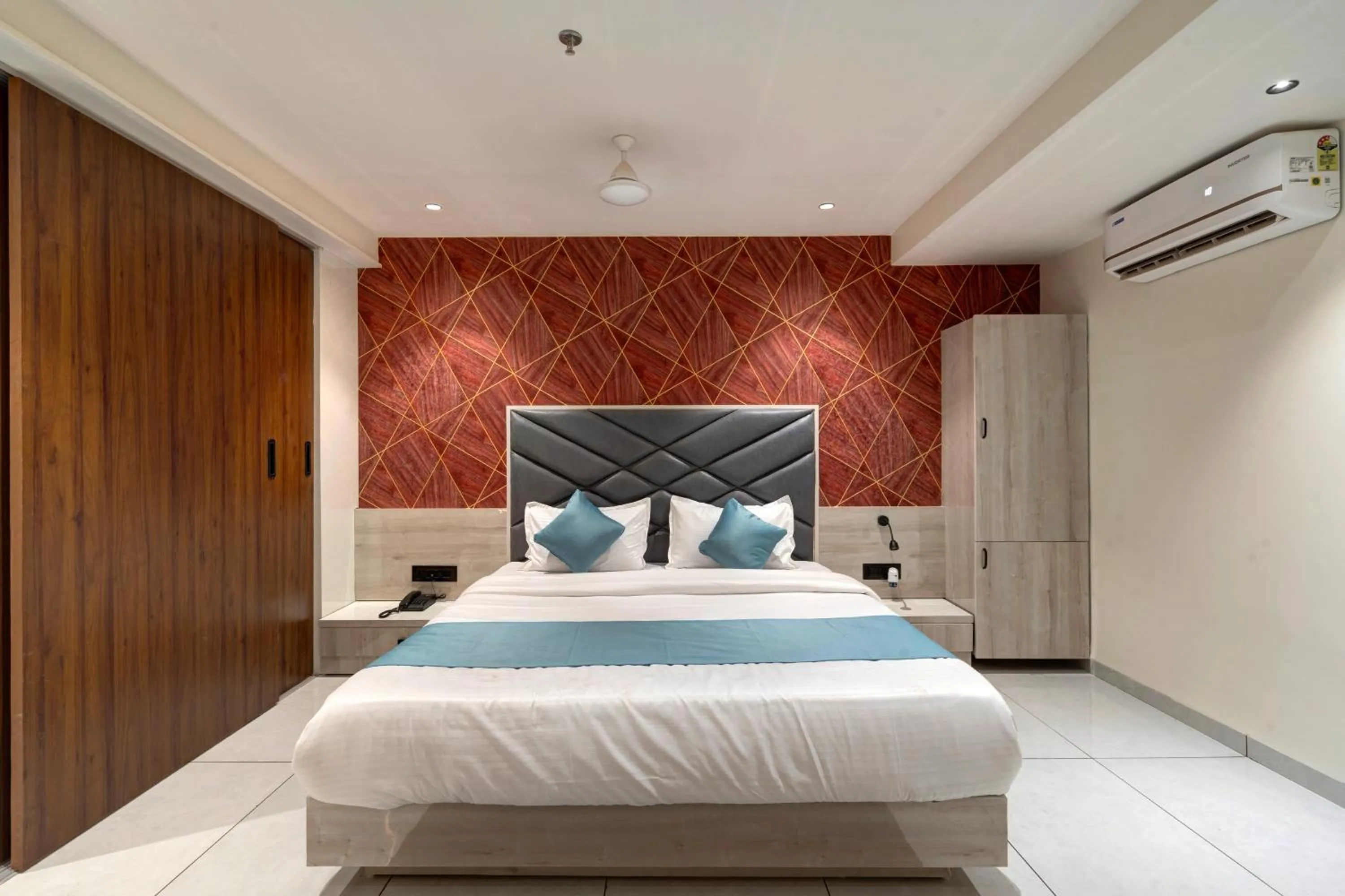 Hotel Shrimad Villa Gandhinagar