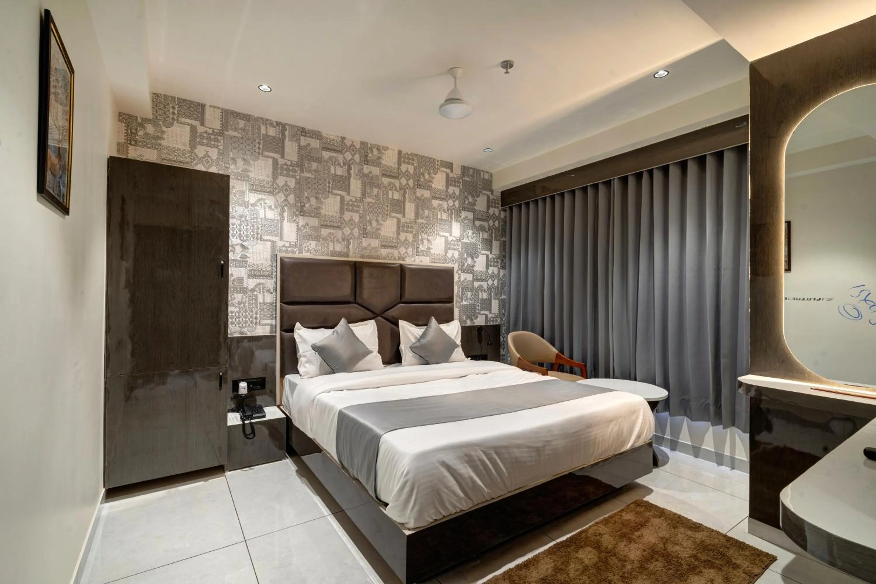 Hotel Shrimad Villa Gandhinagar