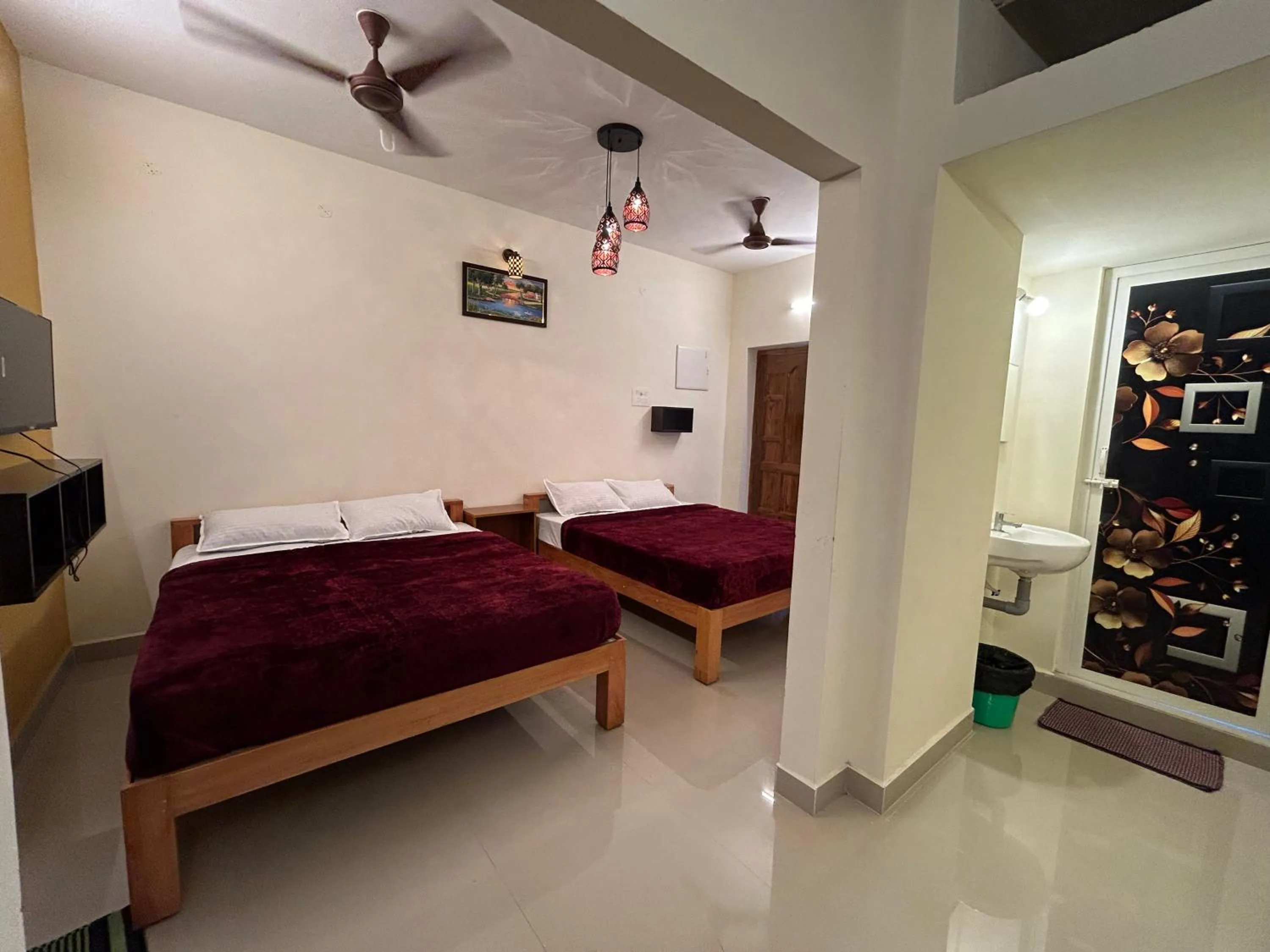 Bed in Aarudra's Residency Srirangam