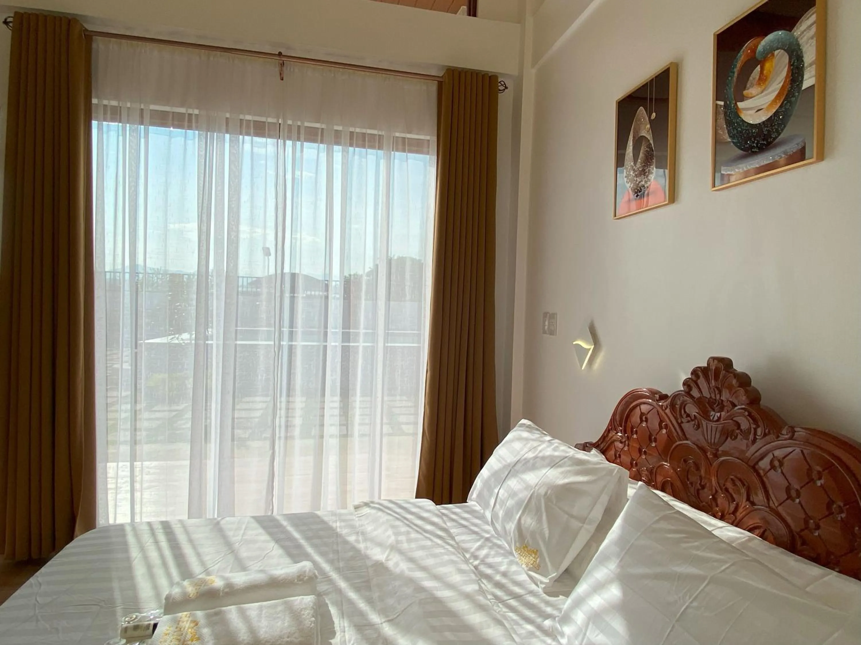 Bed in Villa Mercedes Private Resort