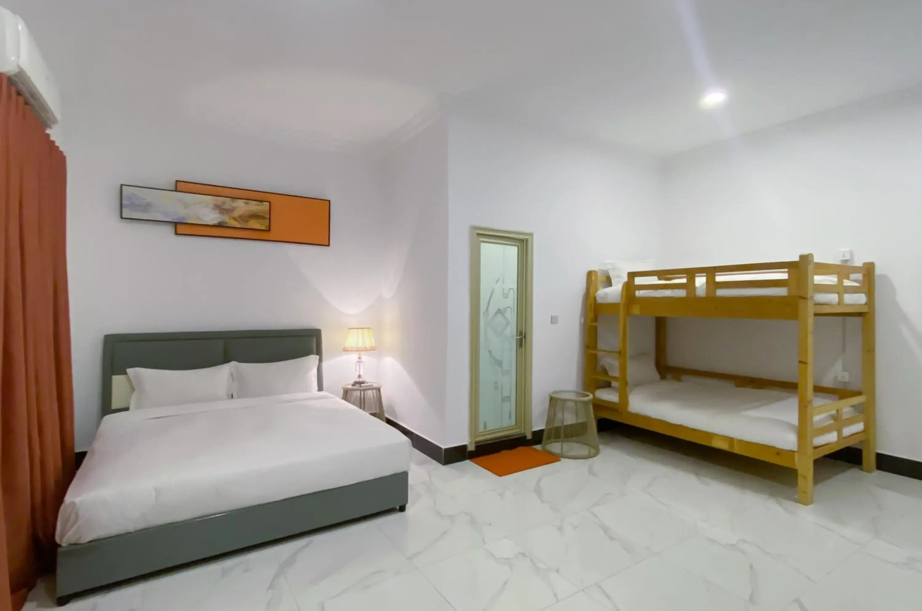 Family Room with Private Bathroom in Easy Backpackers Paradise Family Room with Private Bathroom in Easy Backpackers Paradise