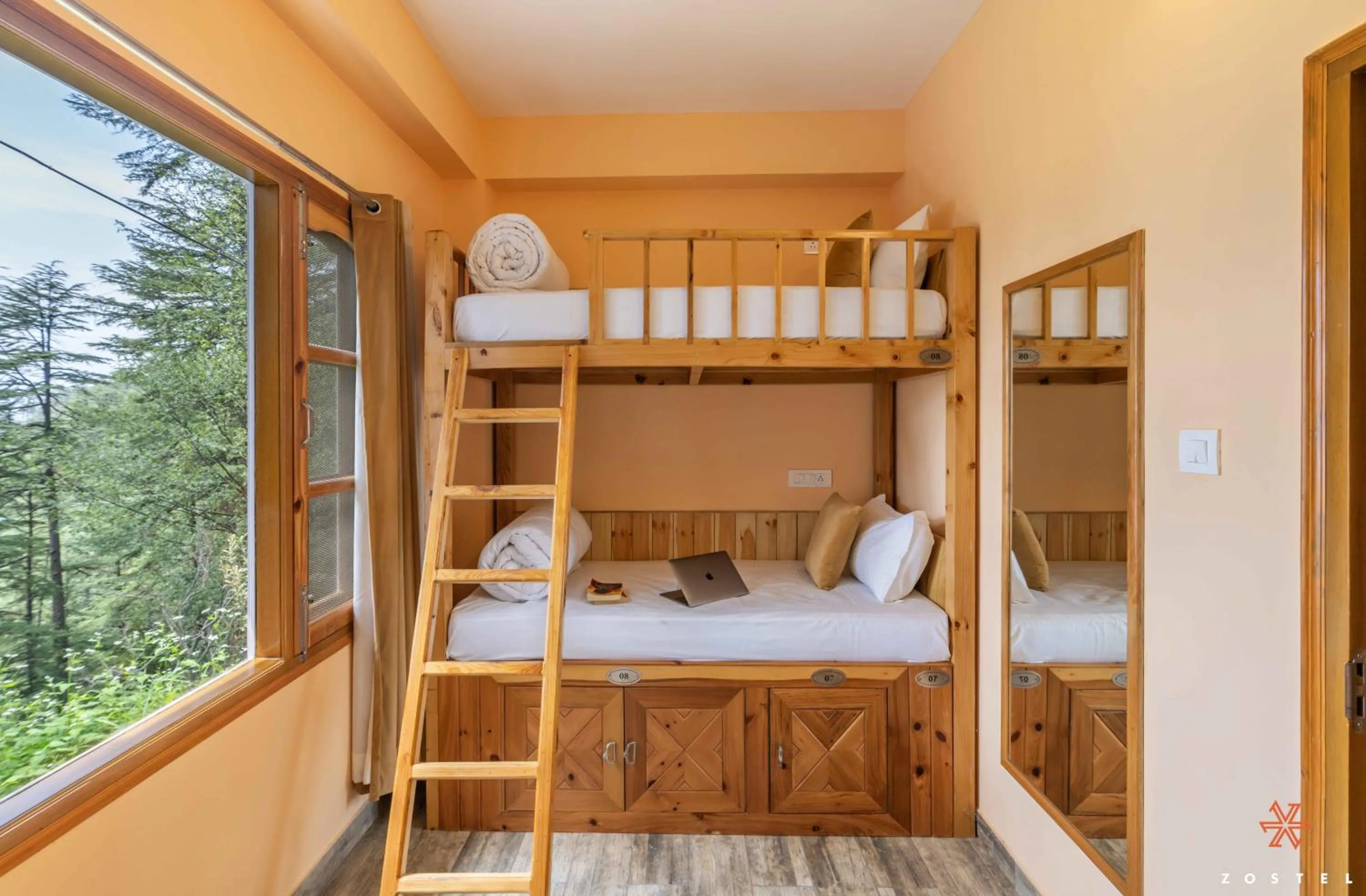 Bed in Zostel Kotgarh, Narkanda