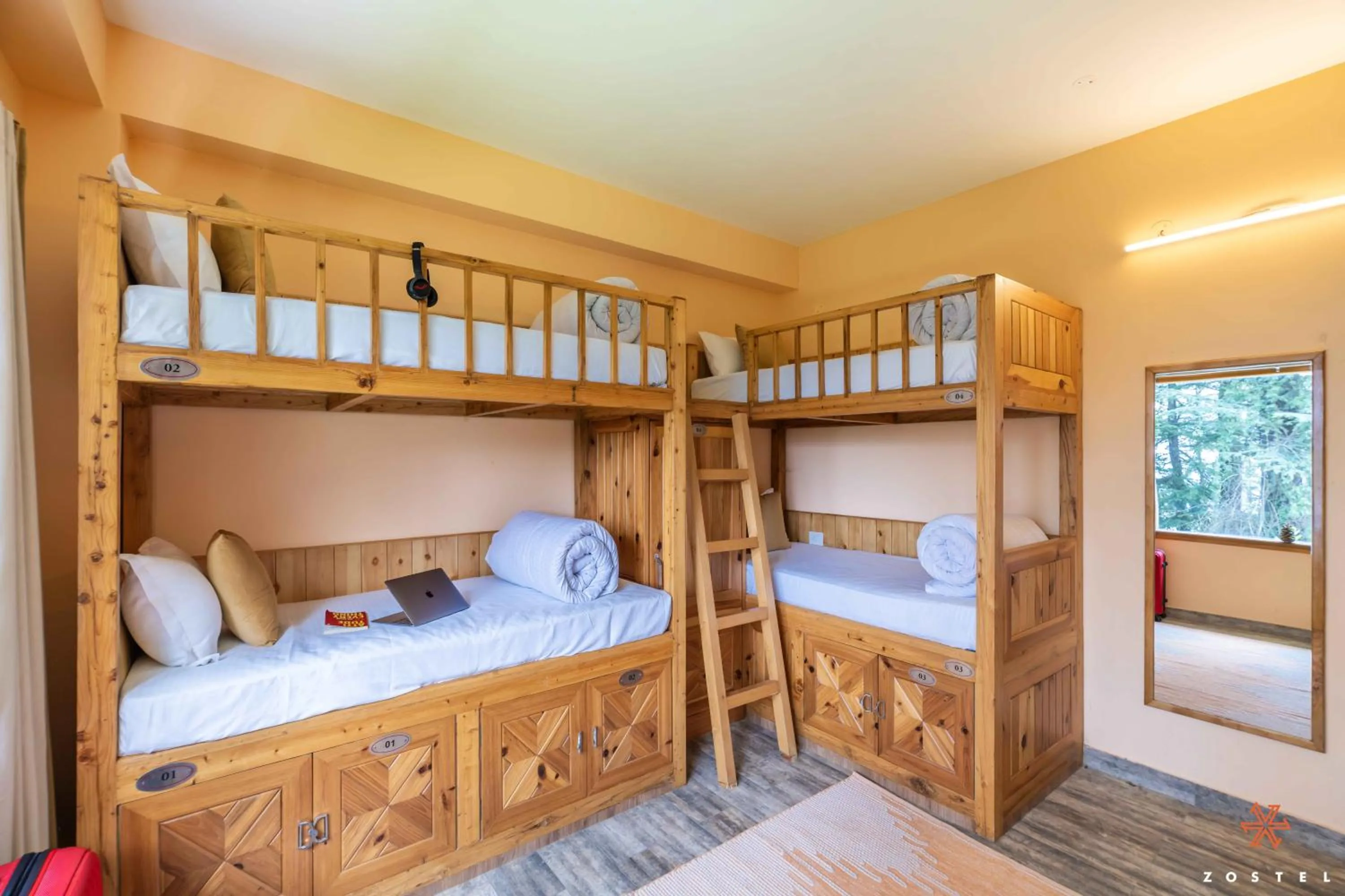 Bed in Zostel Kotgarh, Narkanda