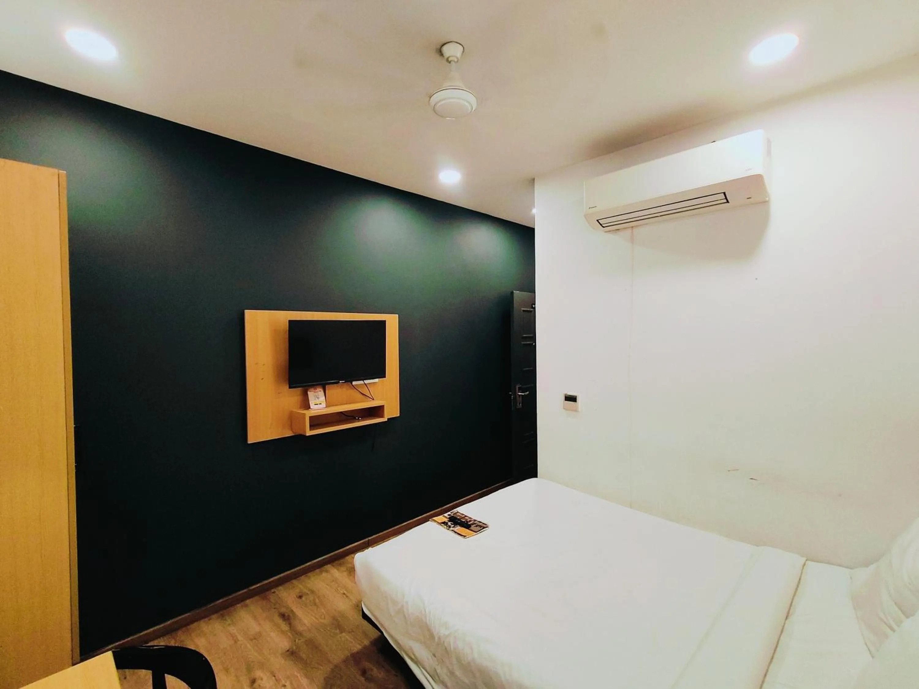 View (from property/room), Bed in Hotel La Maison