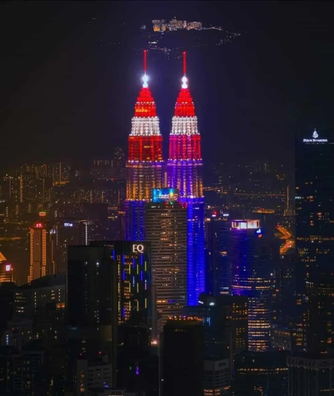 Night in Vortex Suites KLCC City Center