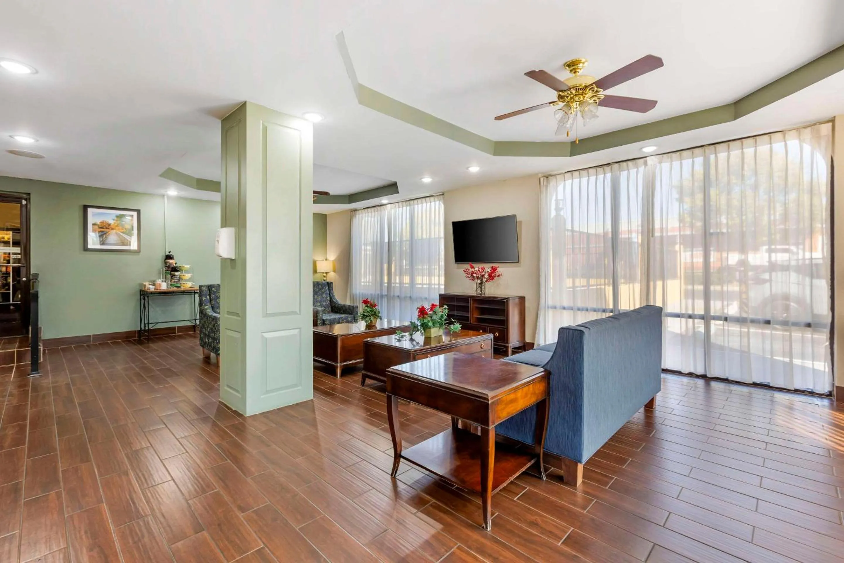 Lobby or reception in Suburban Studios Orangeburg