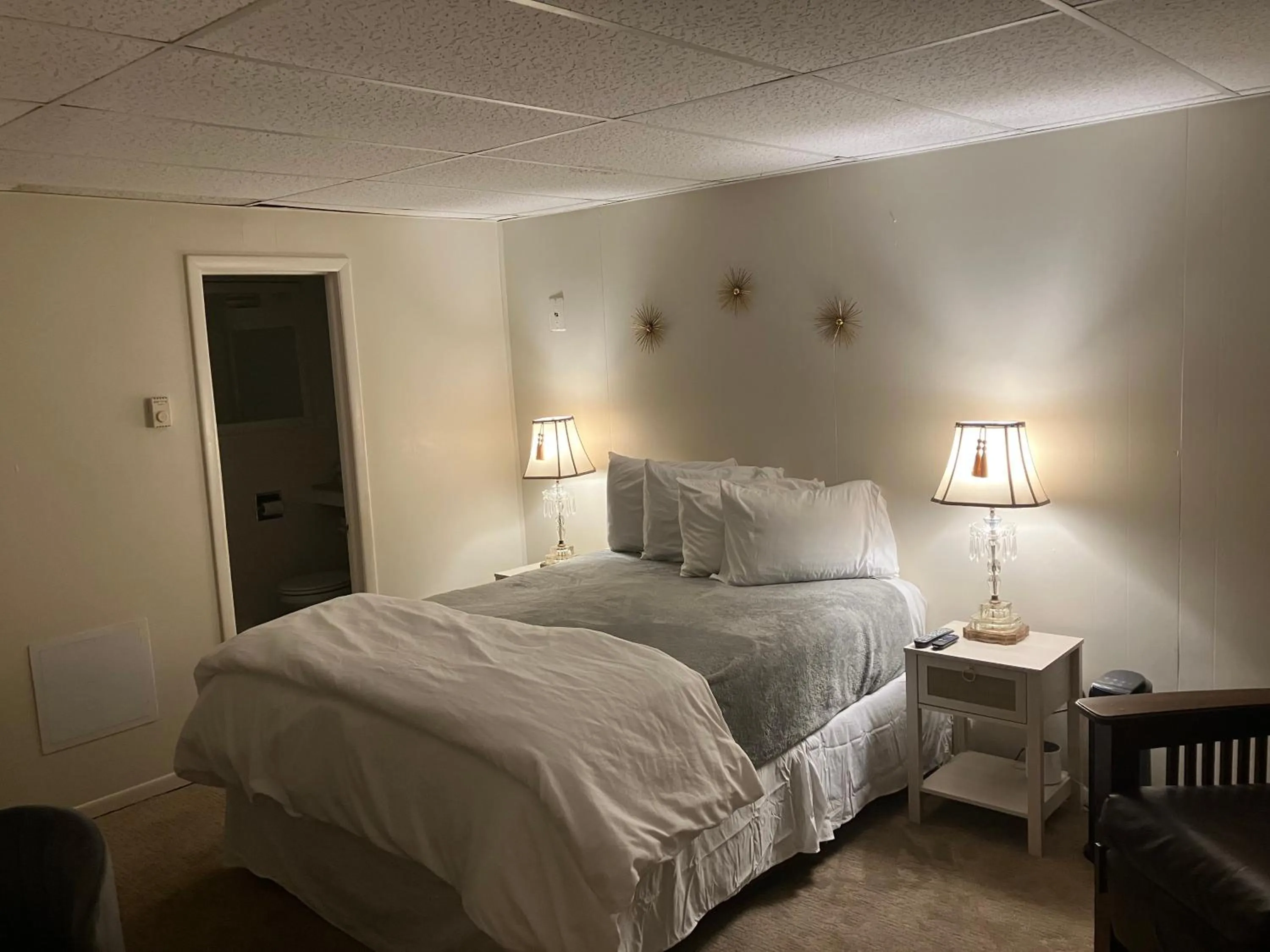 Bed in Grand Central Motel