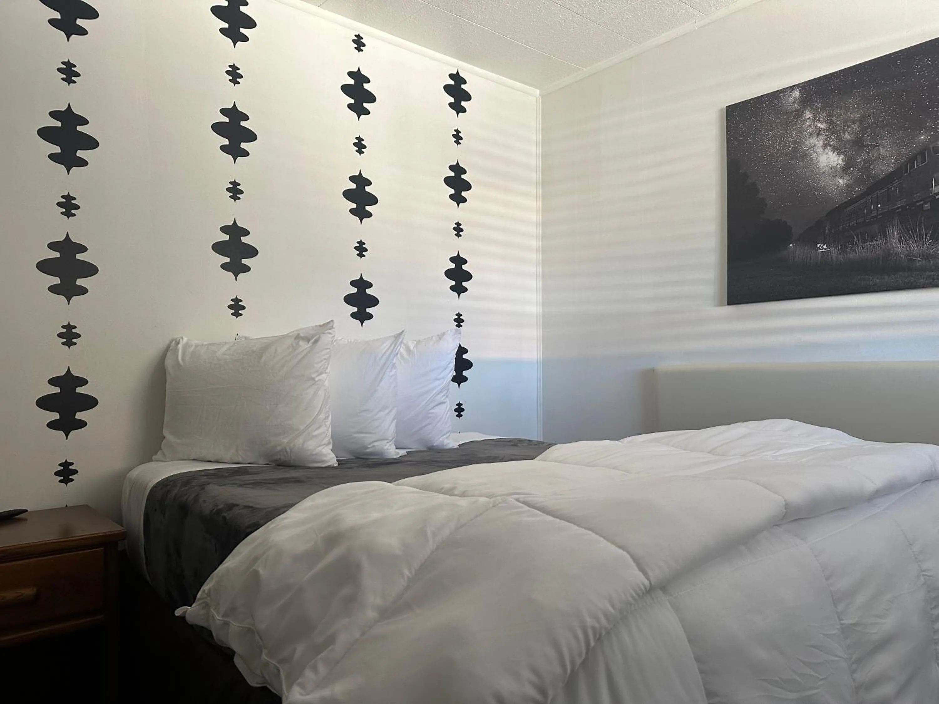 Bed in Grand Central Motel