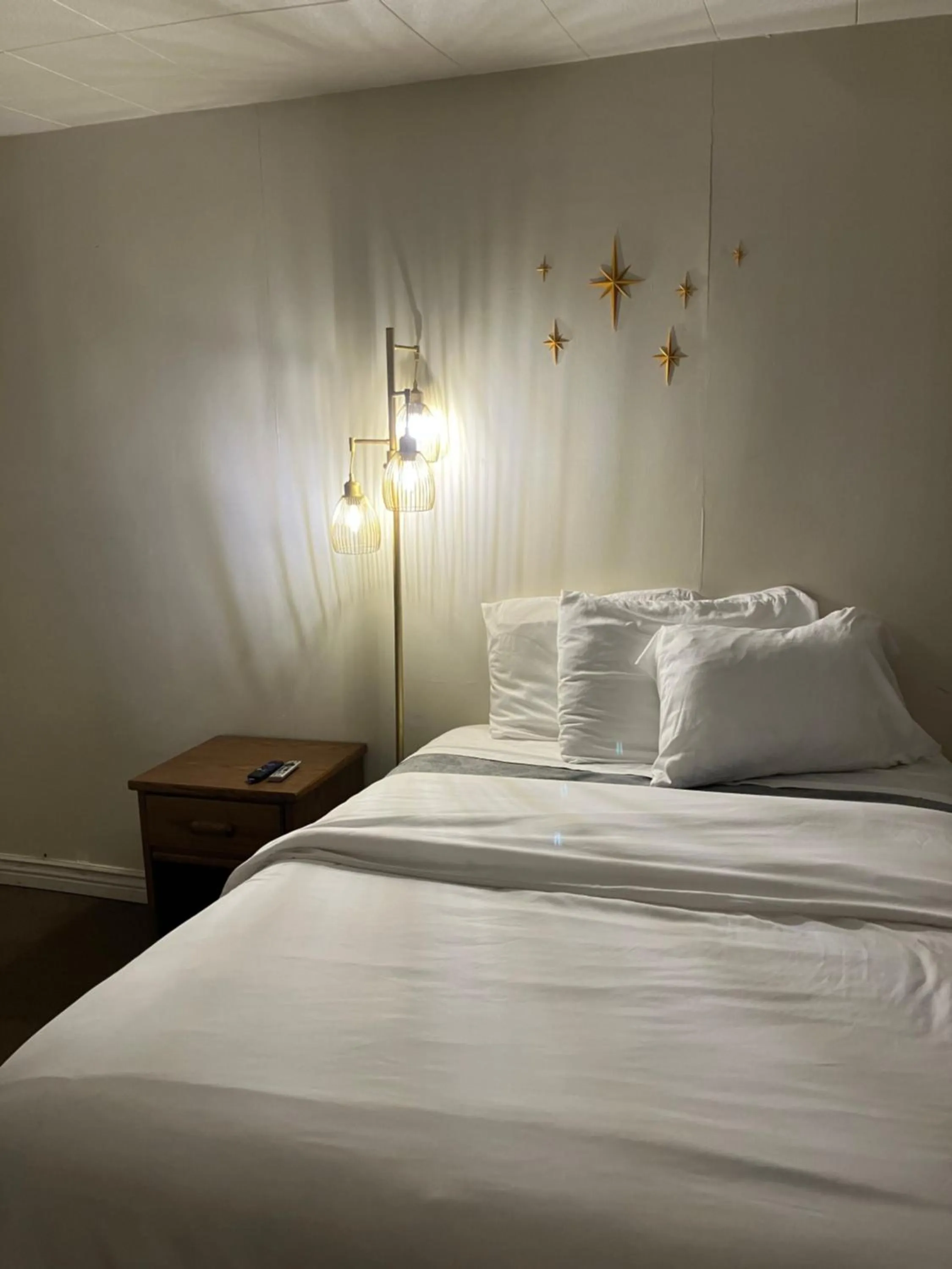 Bed in Grand Central Motel