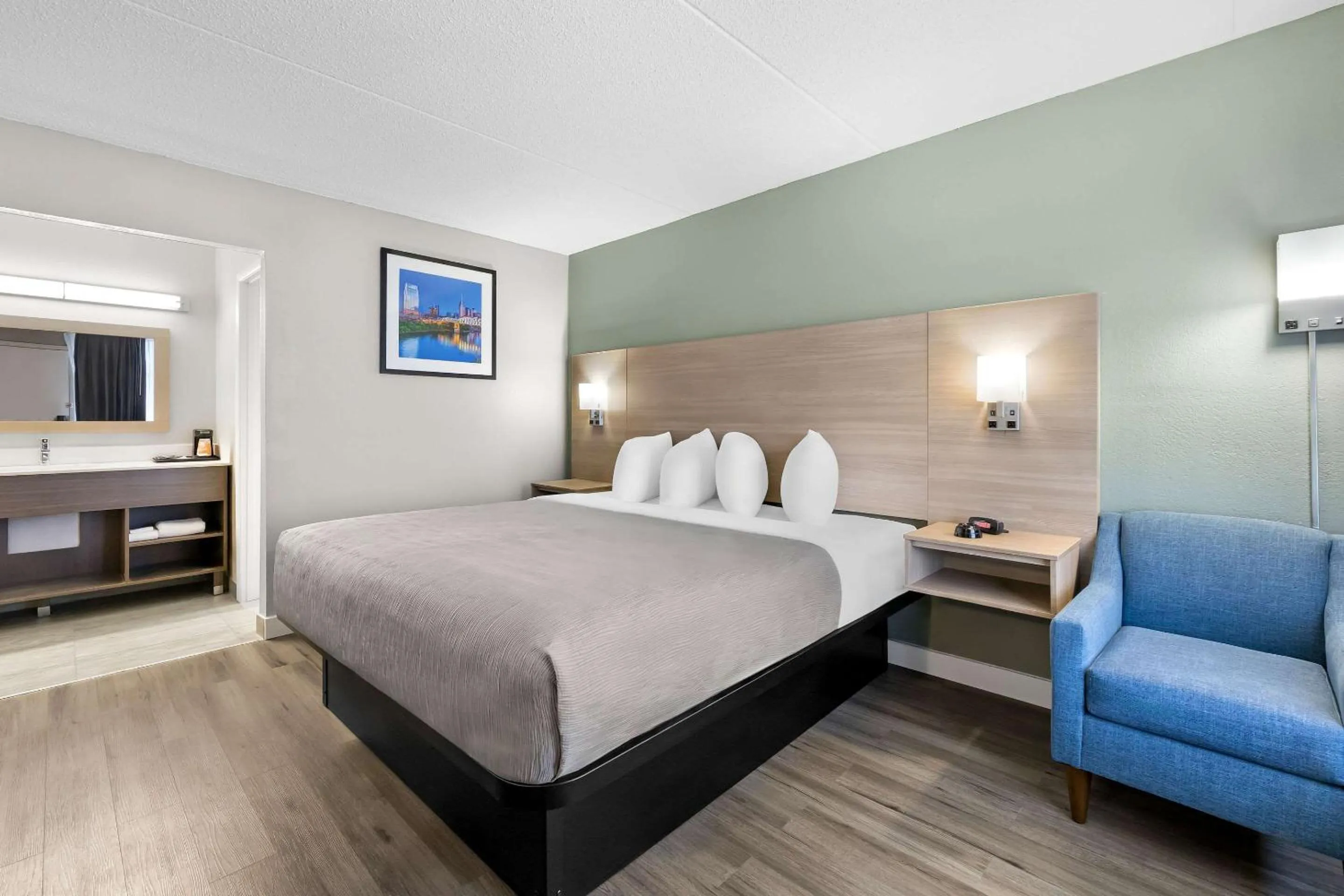 Bedroom, Bed in Quality Inn Nashville - Opryland Area