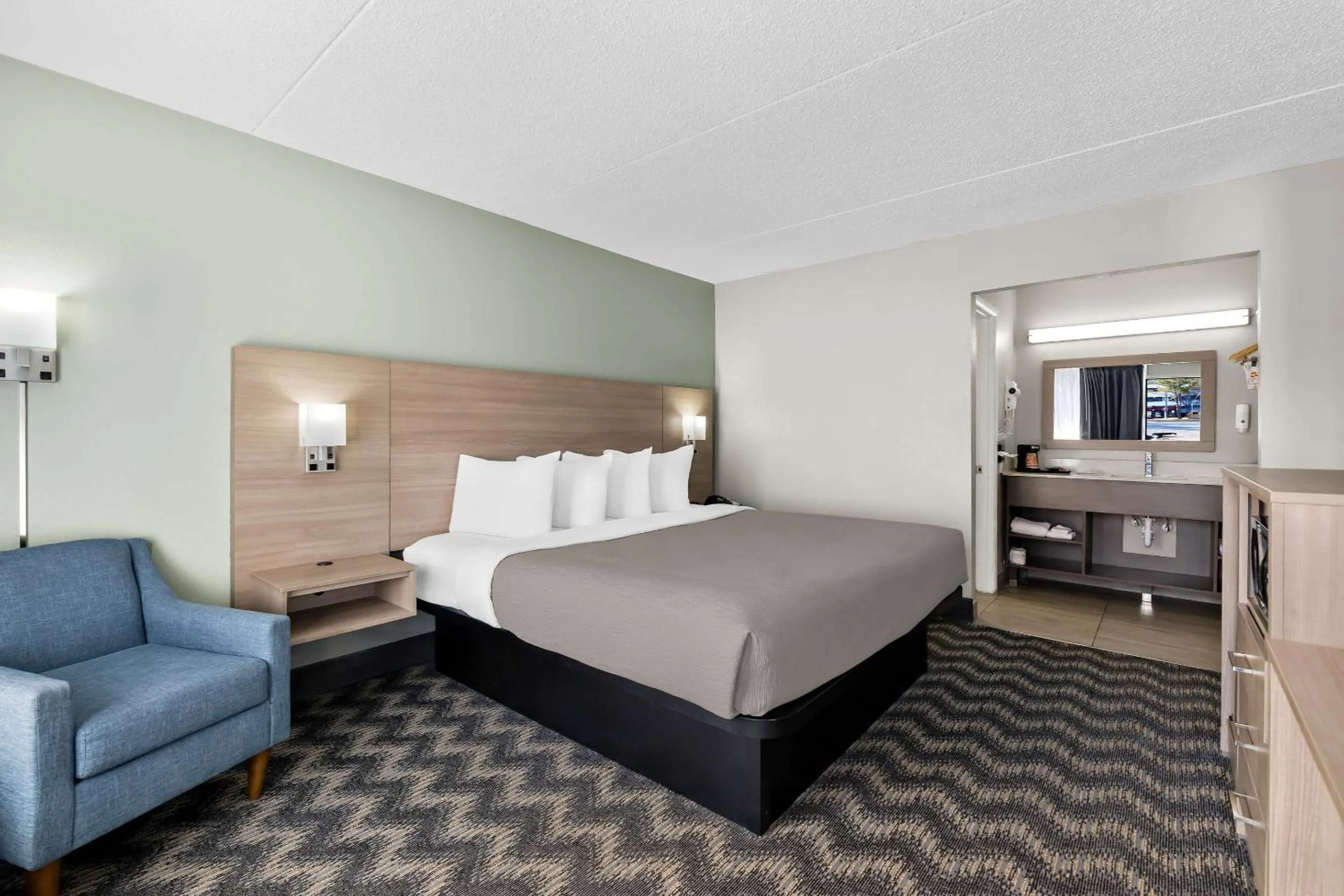 Bedroom, Bed in Quality Inn Nashville - Opryland Area
