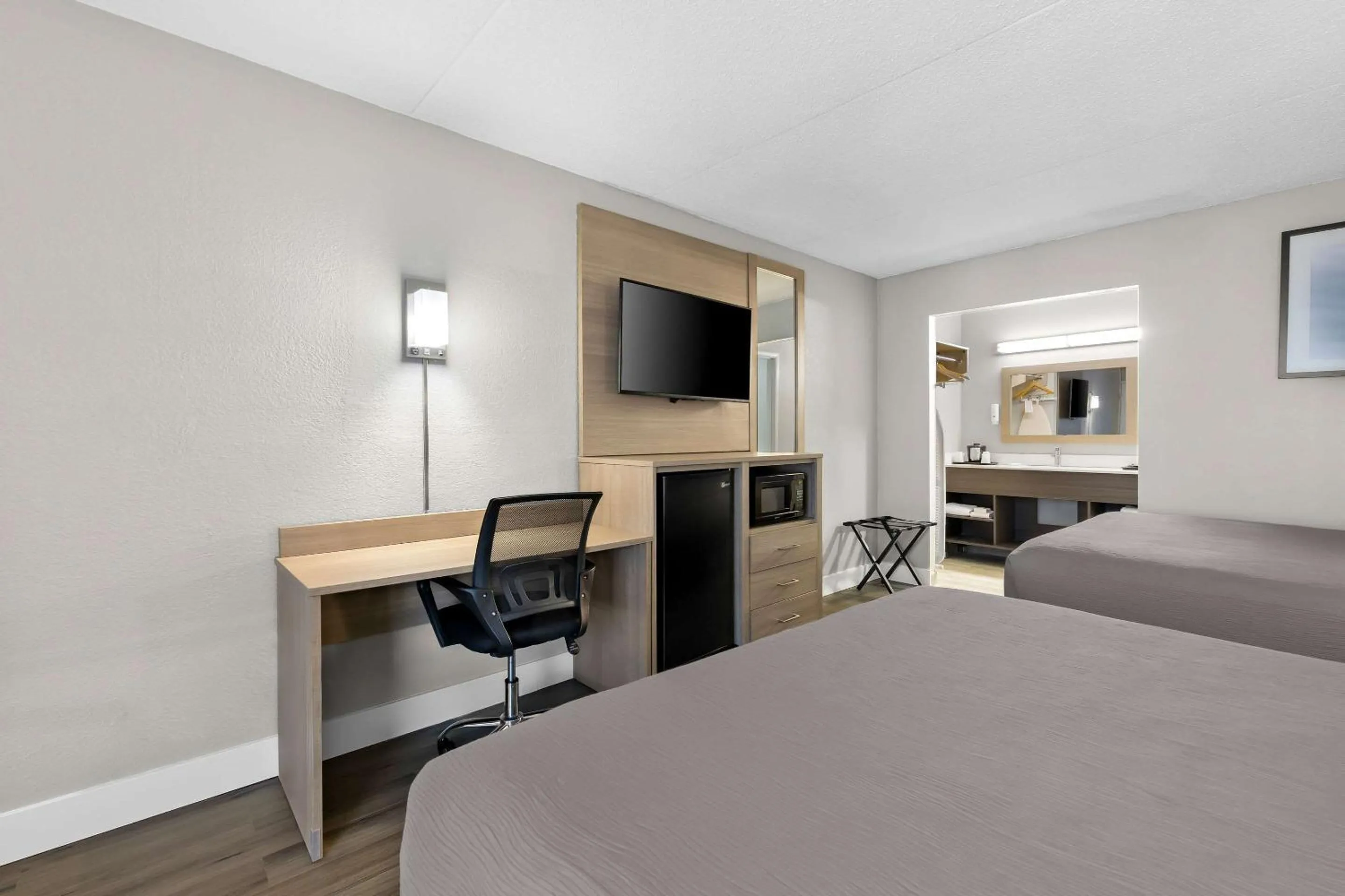 Bedroom, Bed in Quality Inn Nashville - Opryland Area