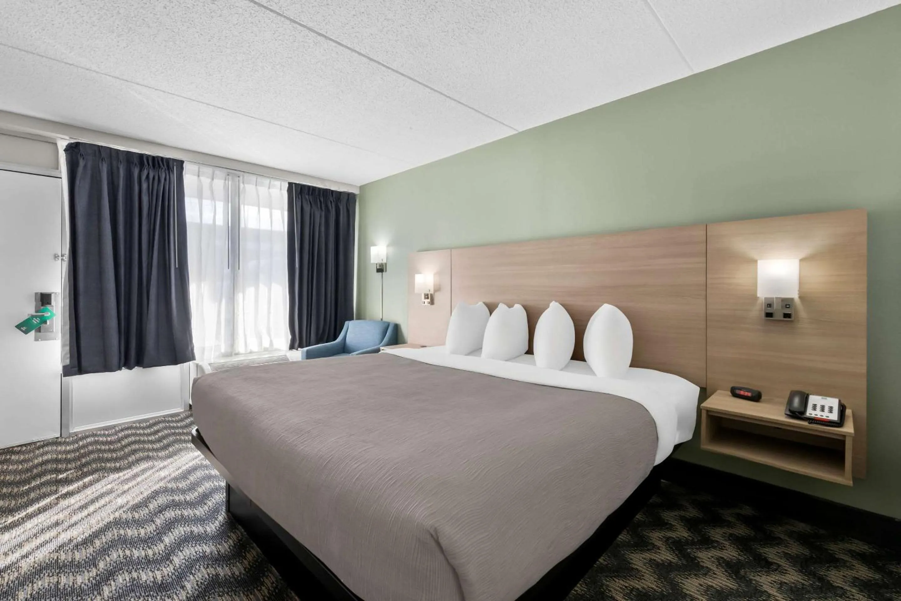 Bedroom, Bed in Quality Inn Nashville - Opryland Area