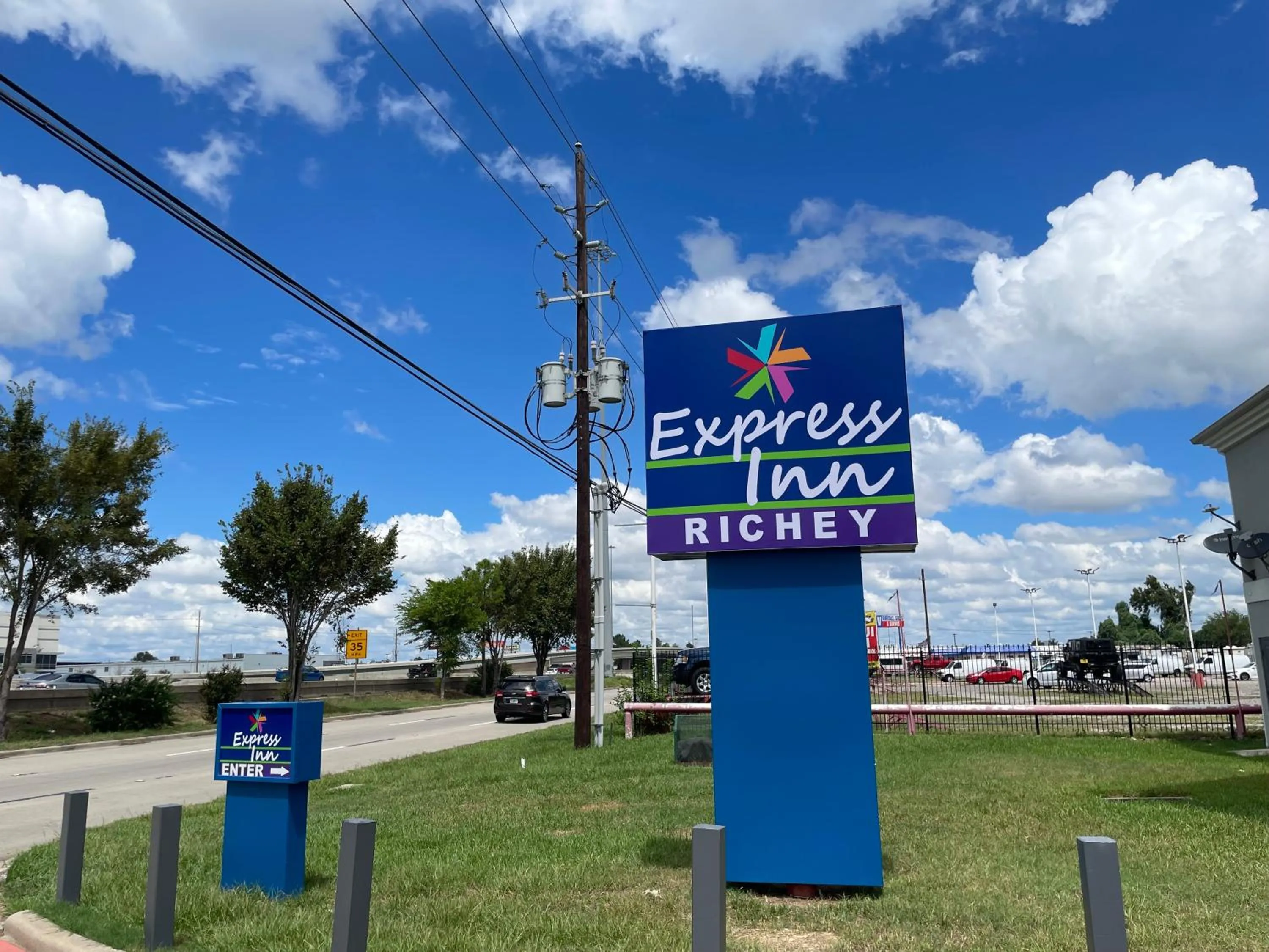 Property logo or sign in Express Inn - Richey