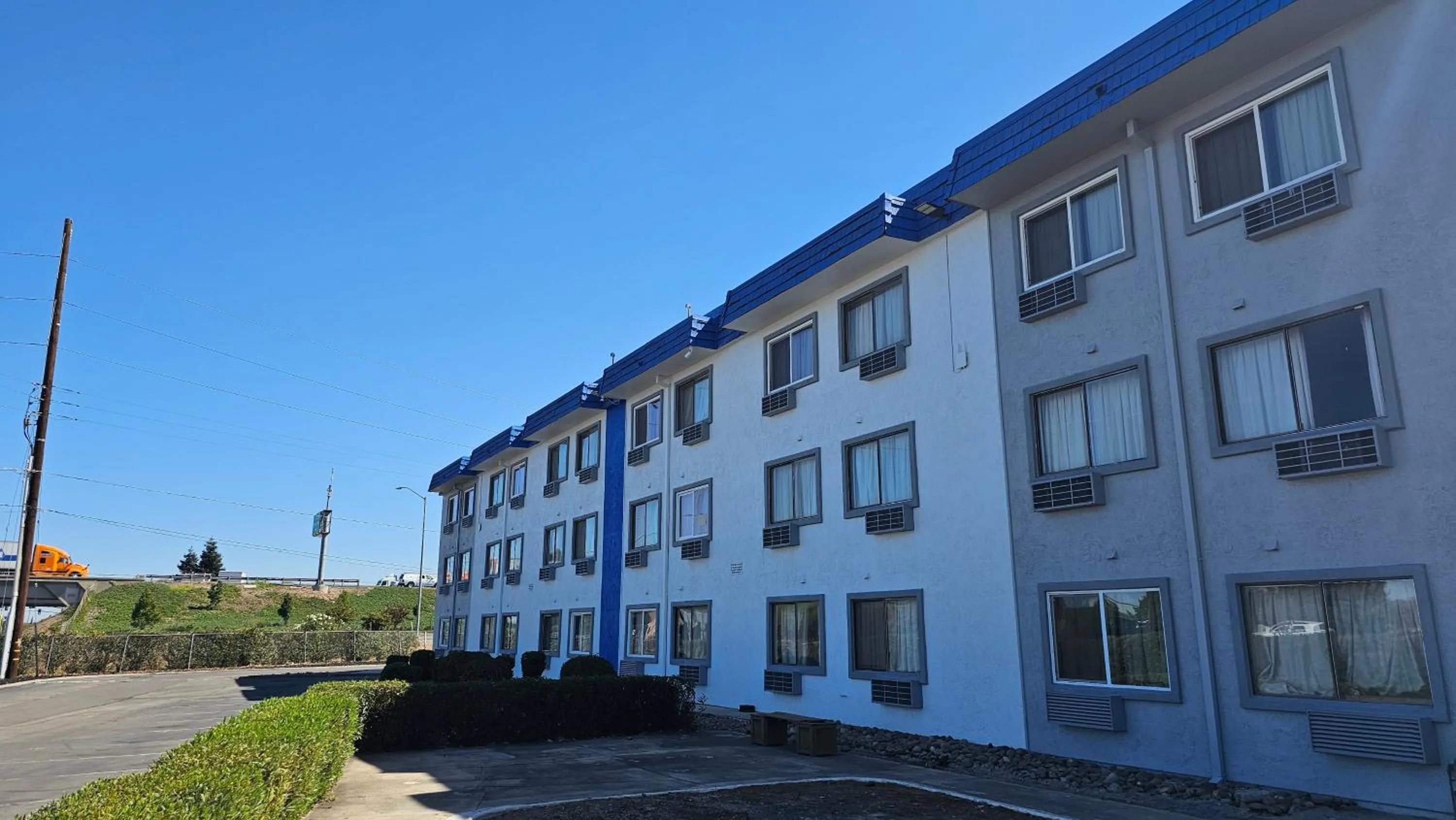 Property building in MetroParc 'nSuites